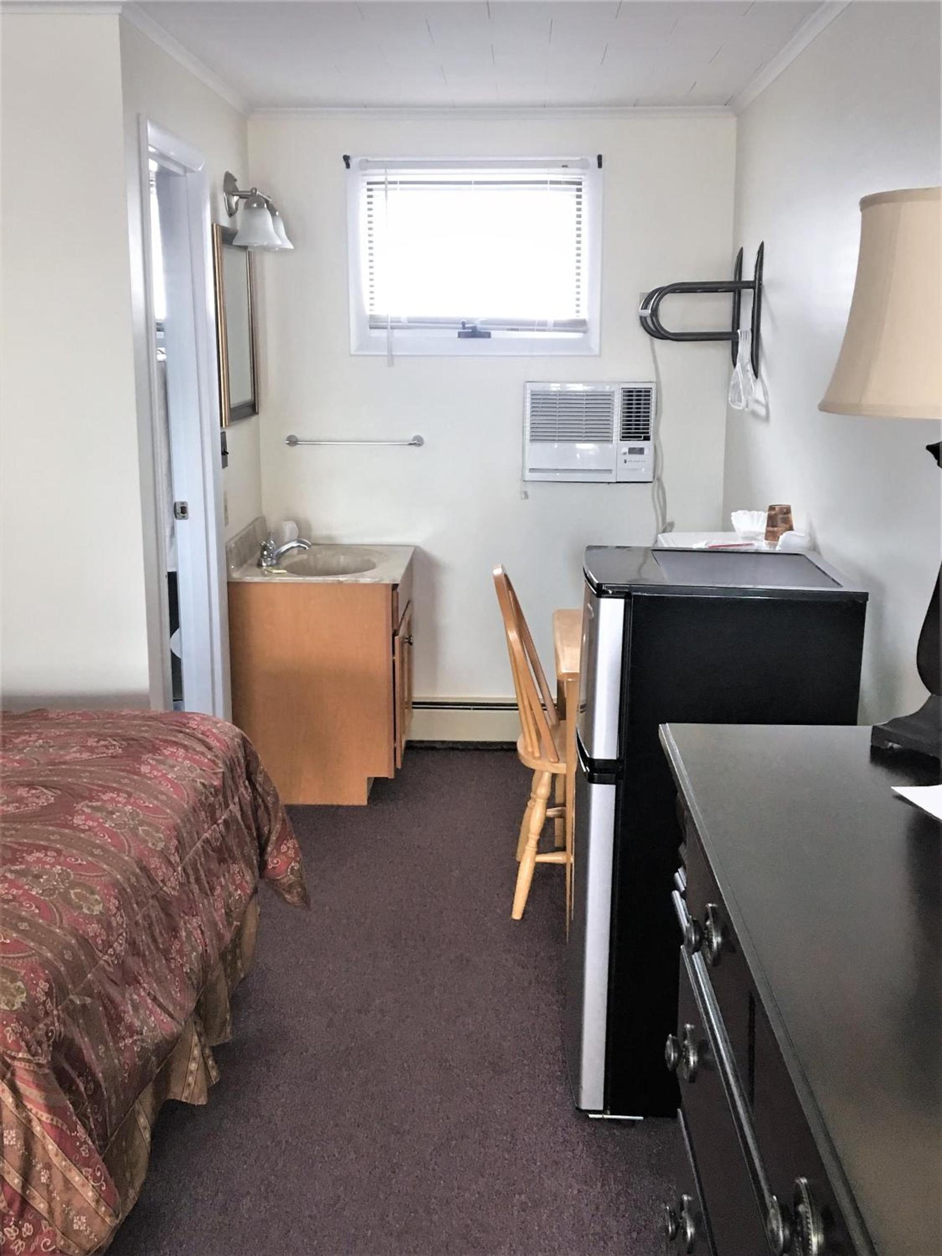 Sandpiper Beachfront Motel photo 23