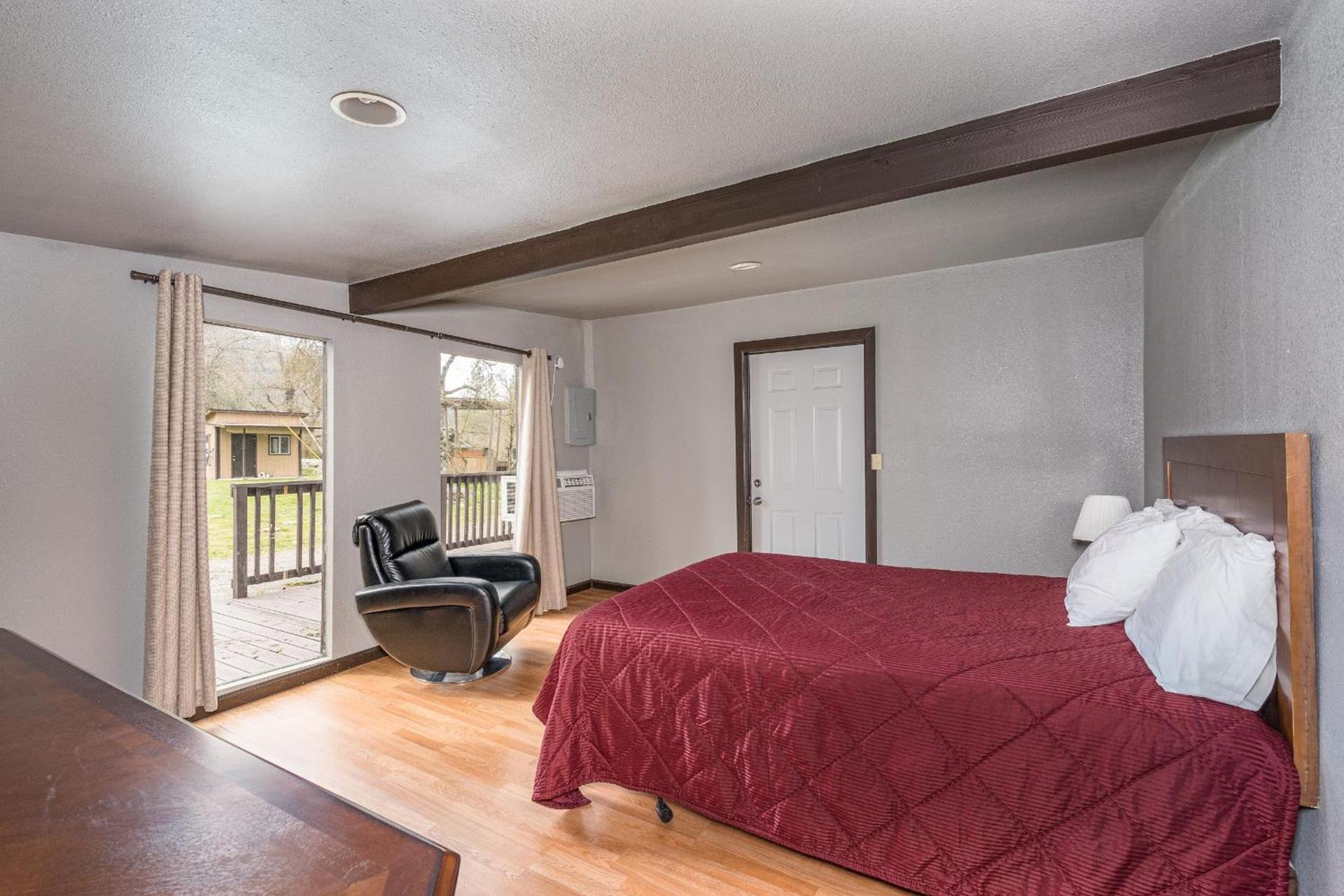 Mountain Trail Lodge and Vacation Rentals photo 100