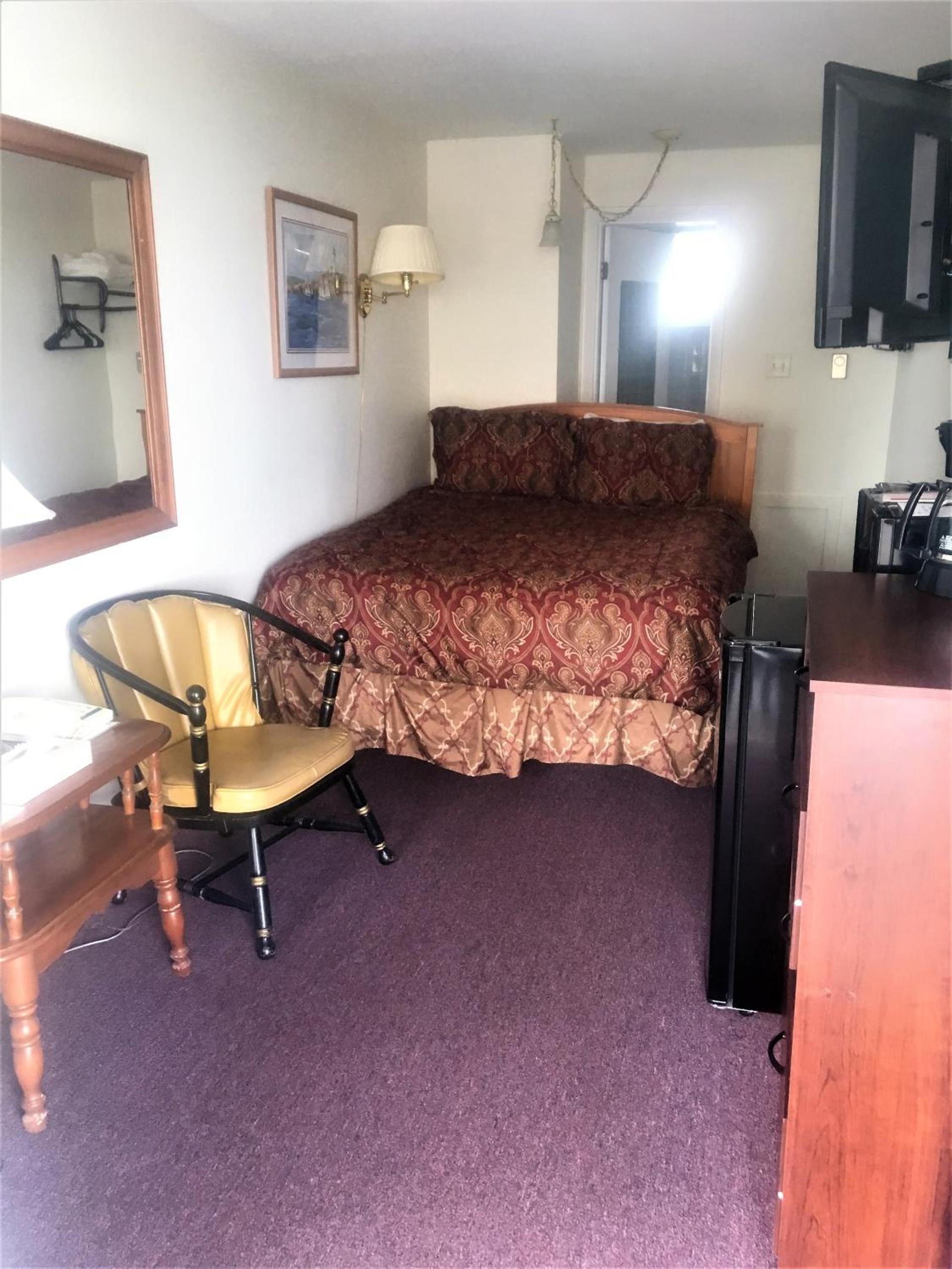 Sandpiper Beachfront Motel photo 34