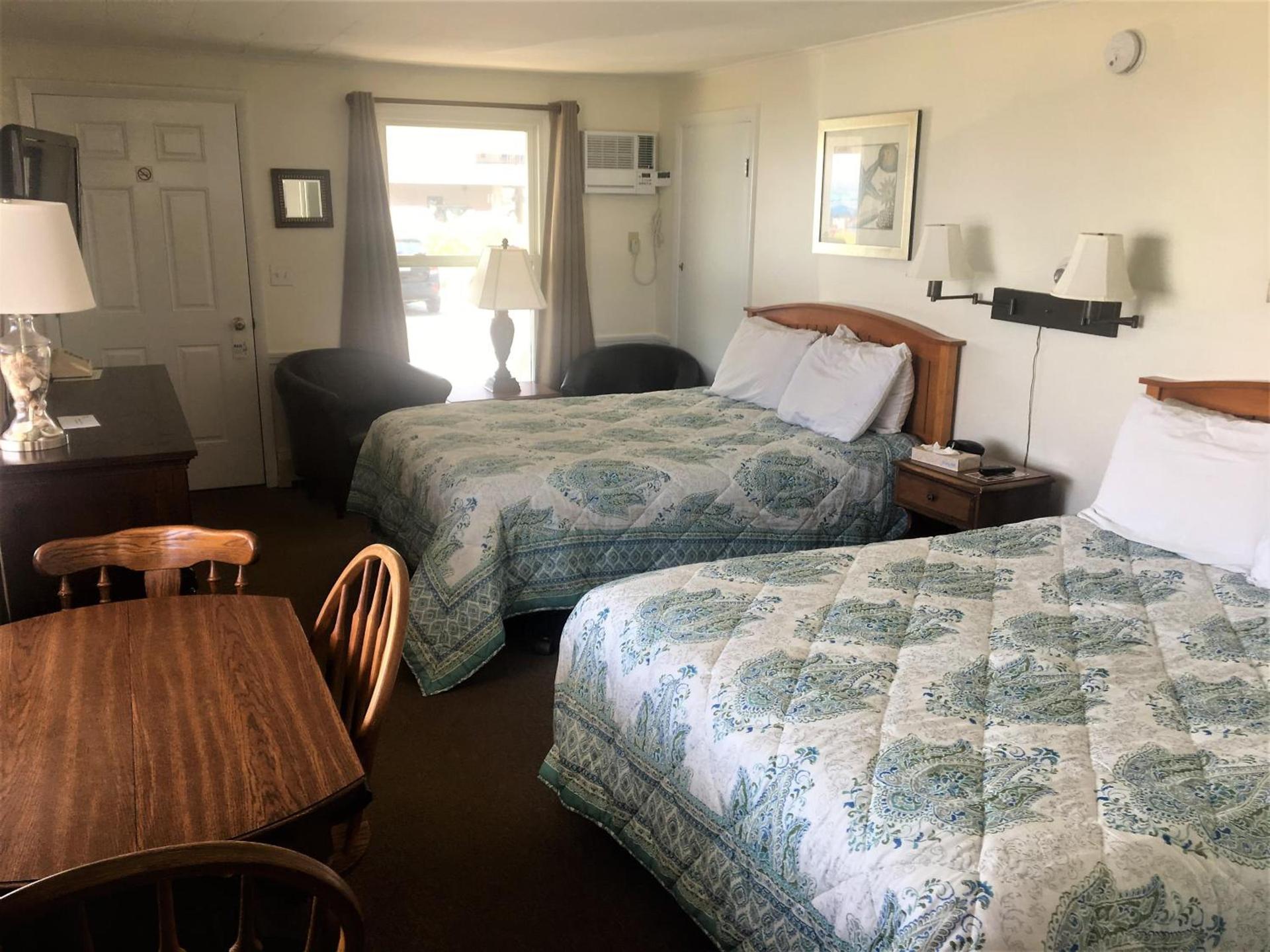 Sandpiper Beachfront Motel photo 40