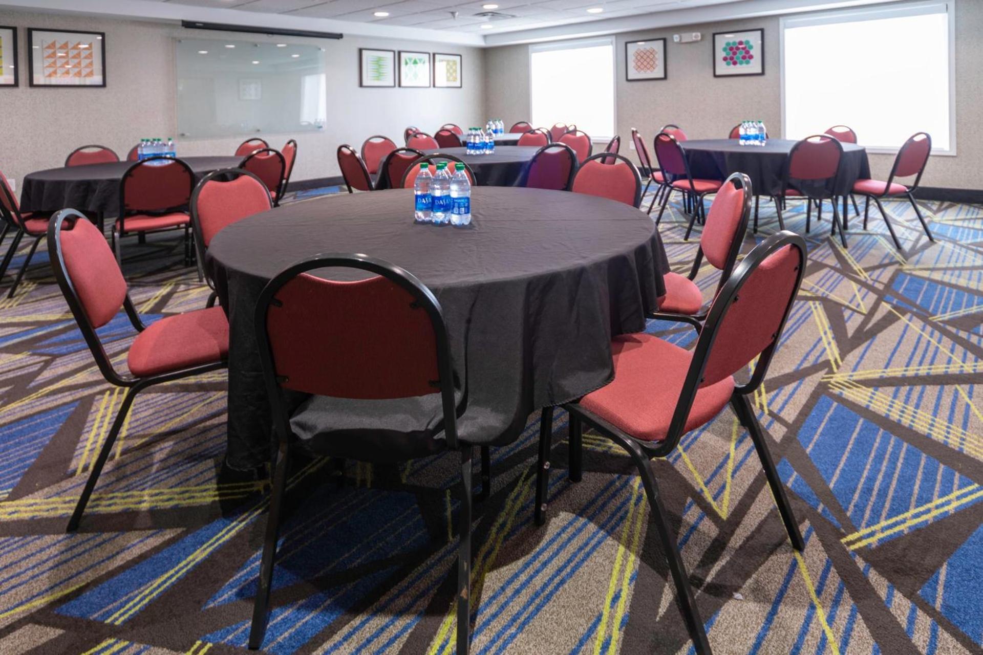 Holiday Inn Express Rochelle by IHG photo 56