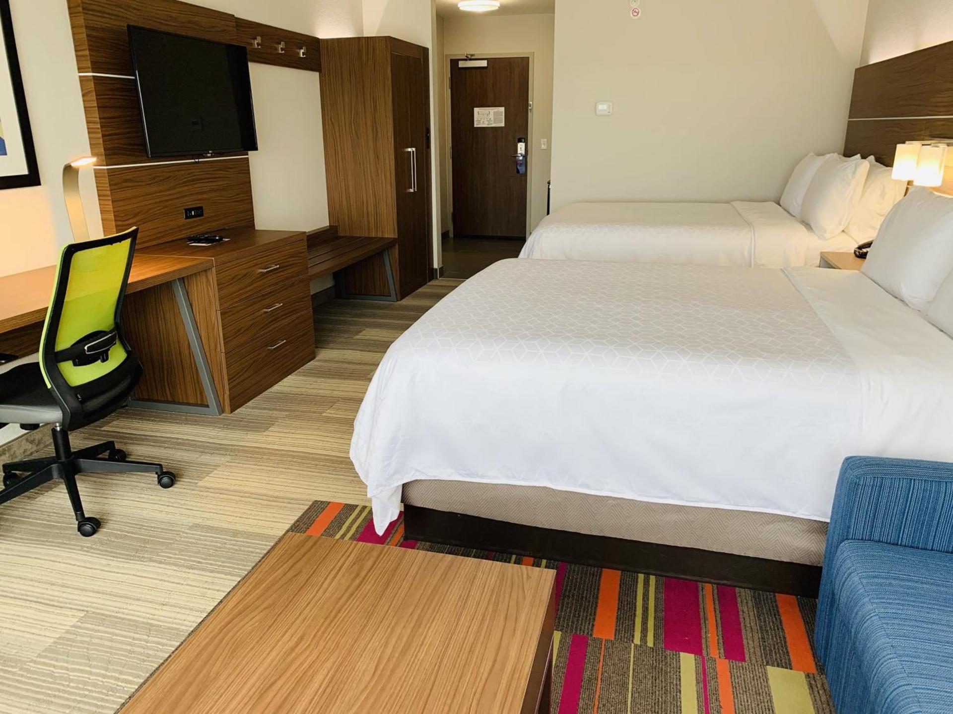 Holiday Inn Express & Suites Moore by IHG photo 54