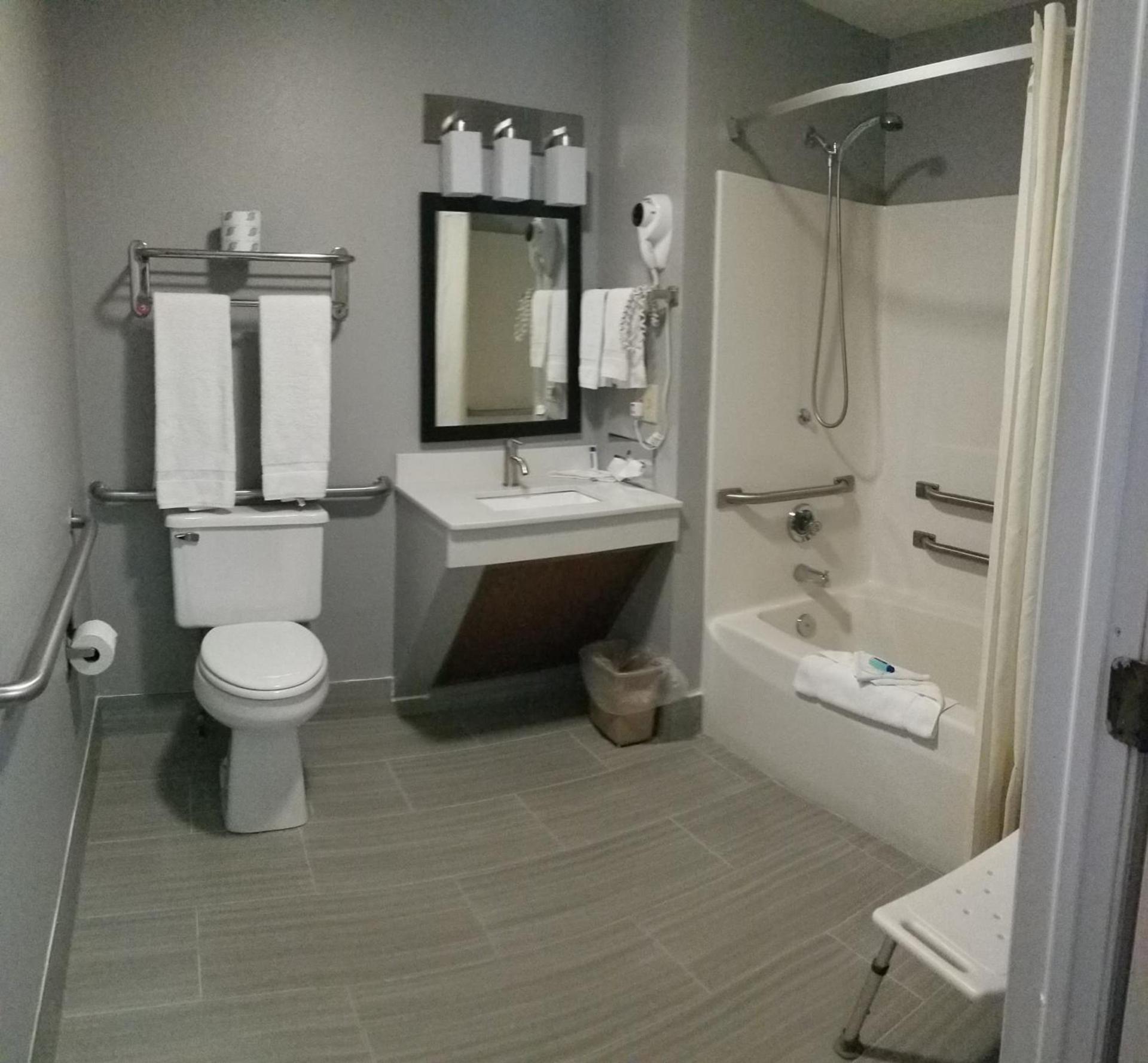 Adams Inn and Suites photo 51