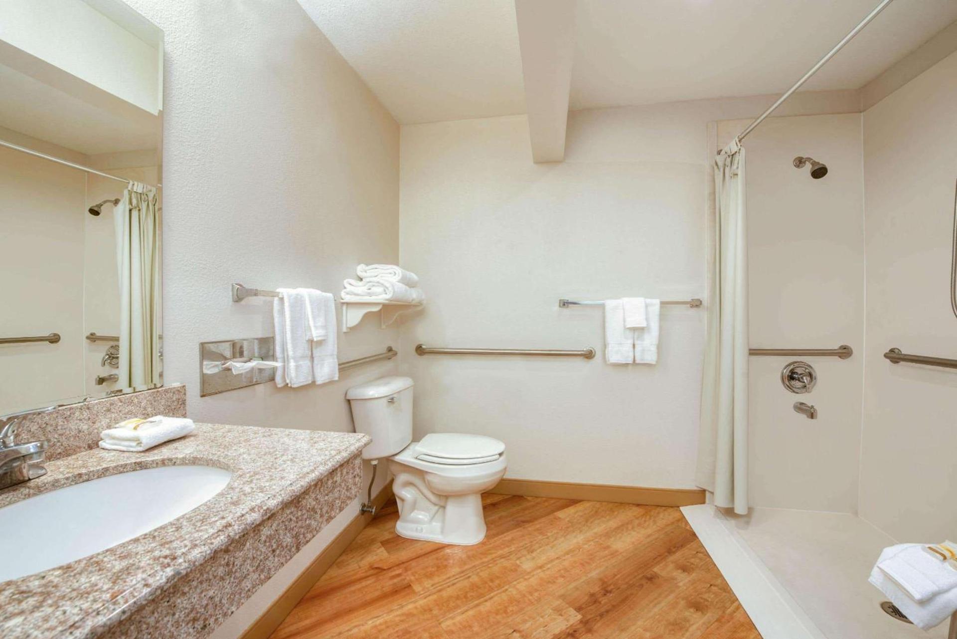 La Quinta Inn by Wyndham Cleveland Independence photo 4