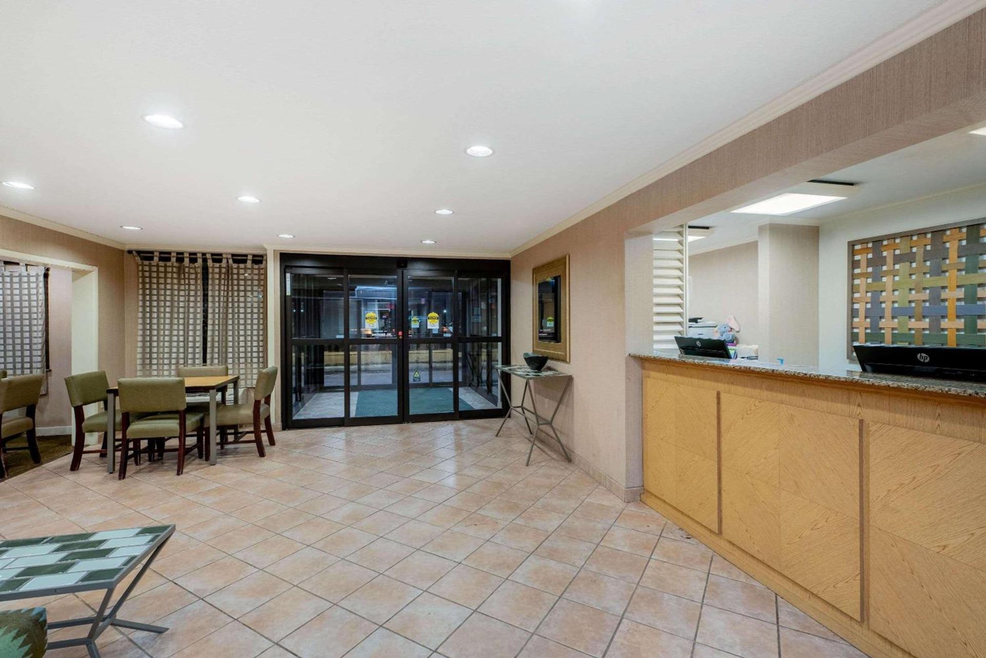 La Quinta by Wyndham Mansfield OH photo 8