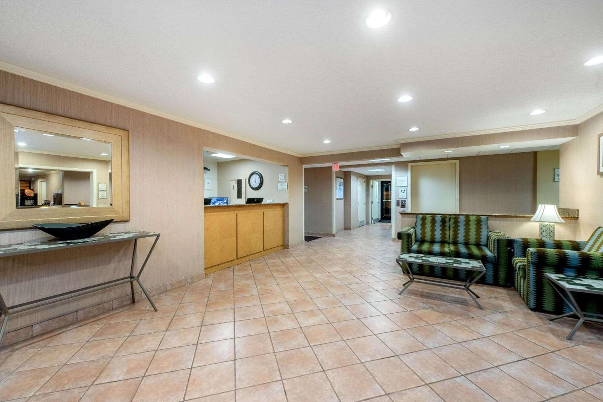 La Quinta by Wyndham Mansfield OH photo 9