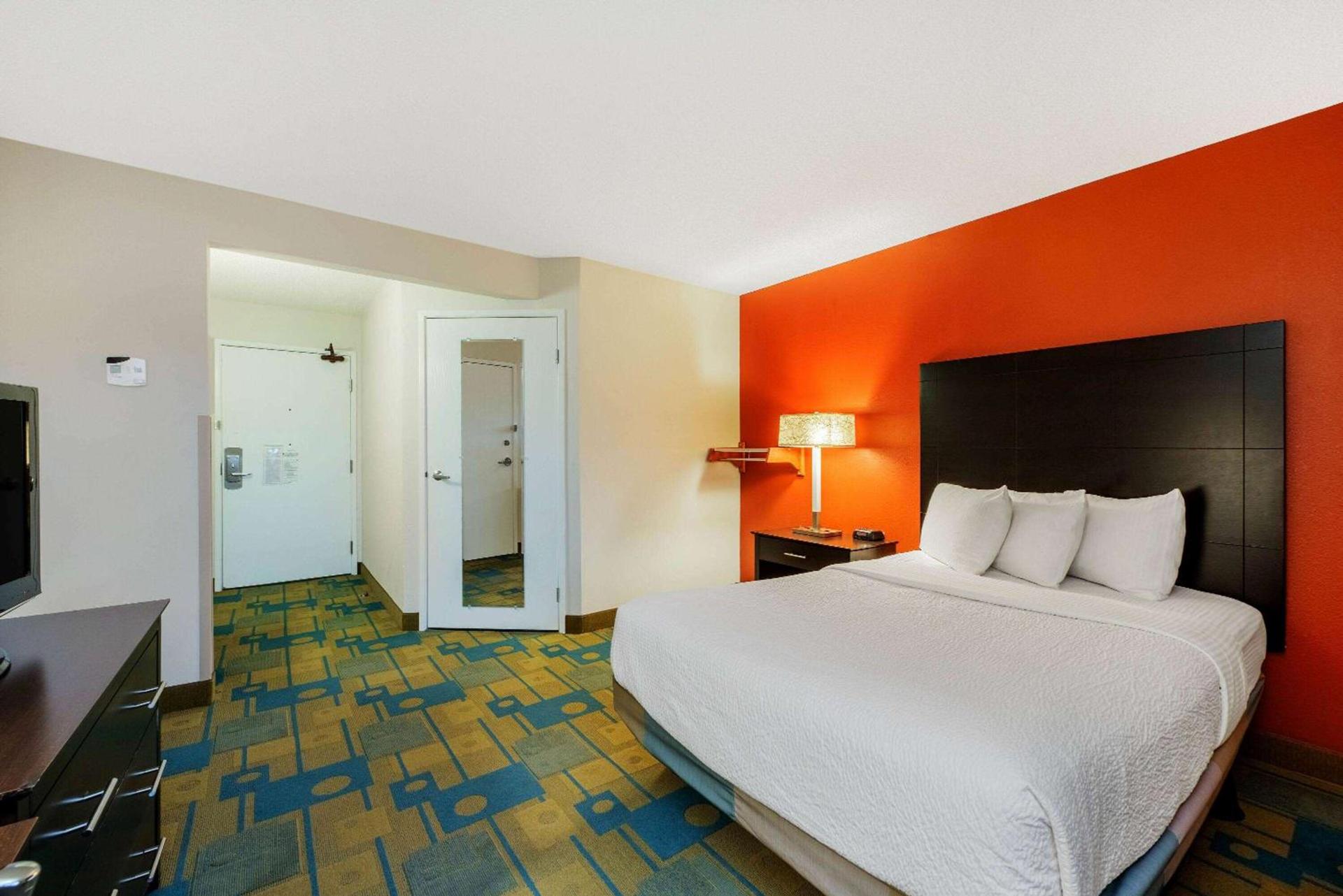 La Quinta by Wyndham Mansfield OH photo 24