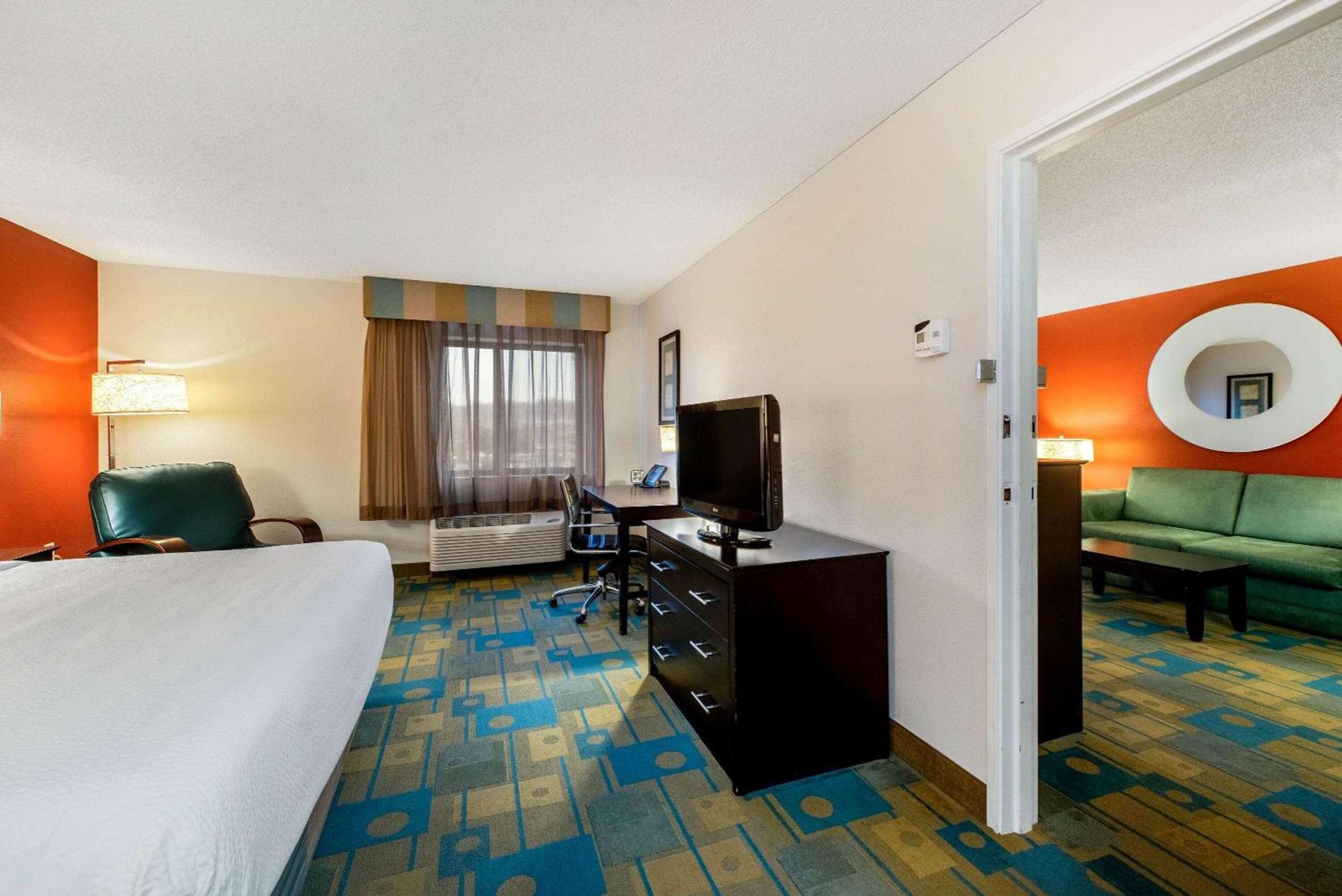 La Quinta by Wyndham Mansfield OH photo 39