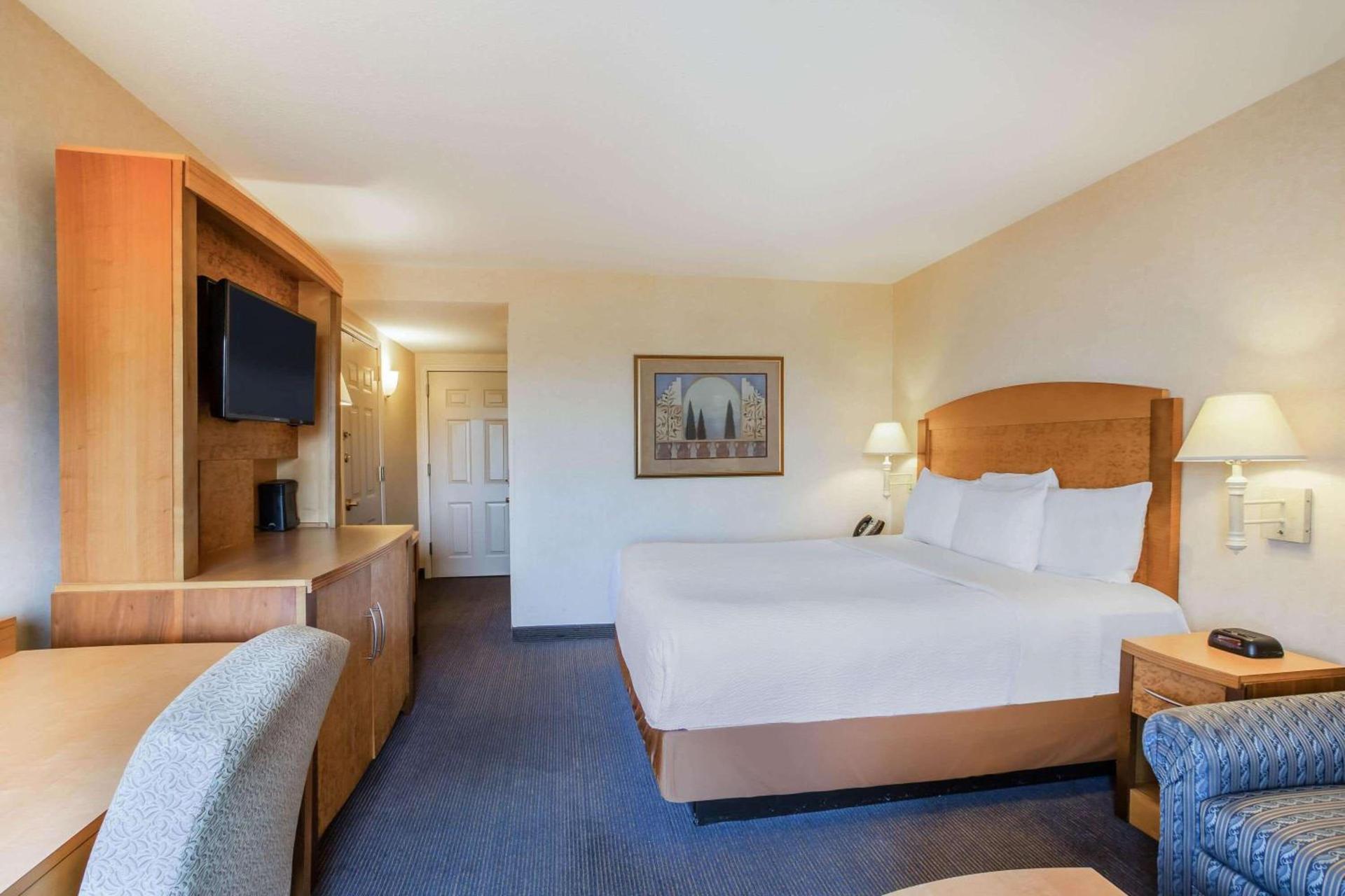 La Quinta by Wyndham Islip - MacArthur Airport photo 15