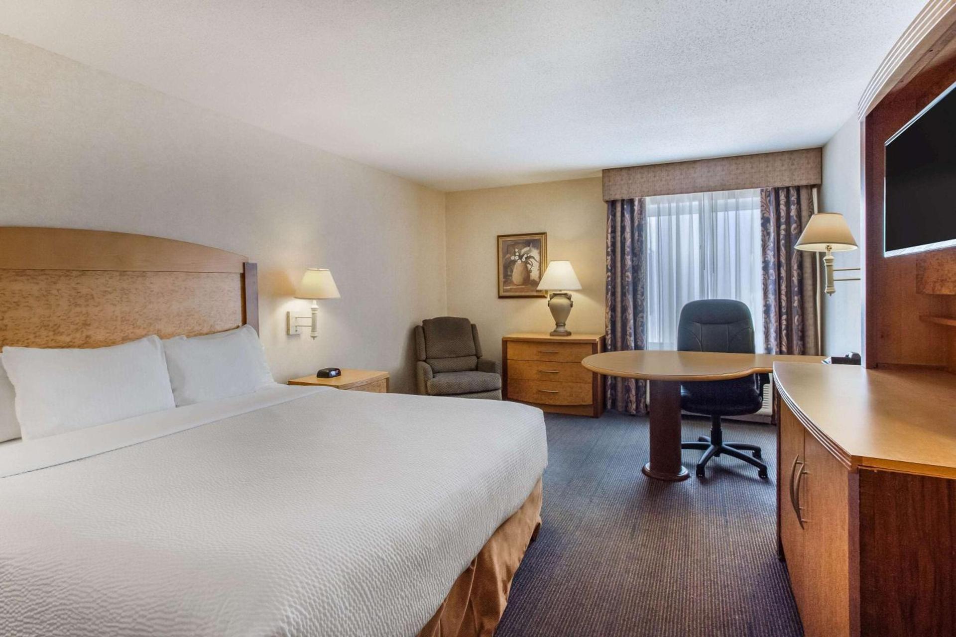 La Quinta by Wyndham Islip - MacArthur Airport photo 13