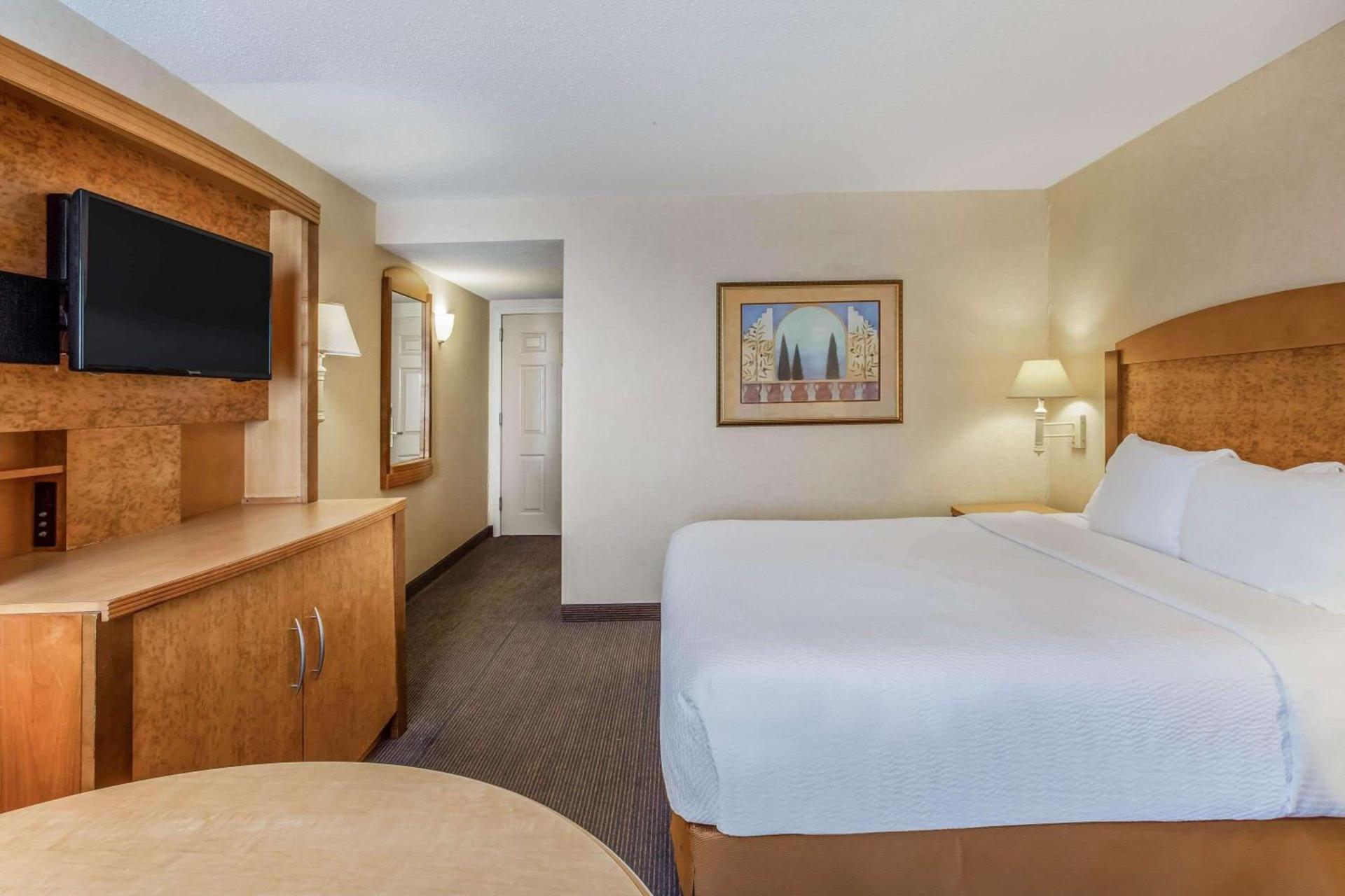 La Quinta by Wyndham Islip - MacArthur Airport photo 18
