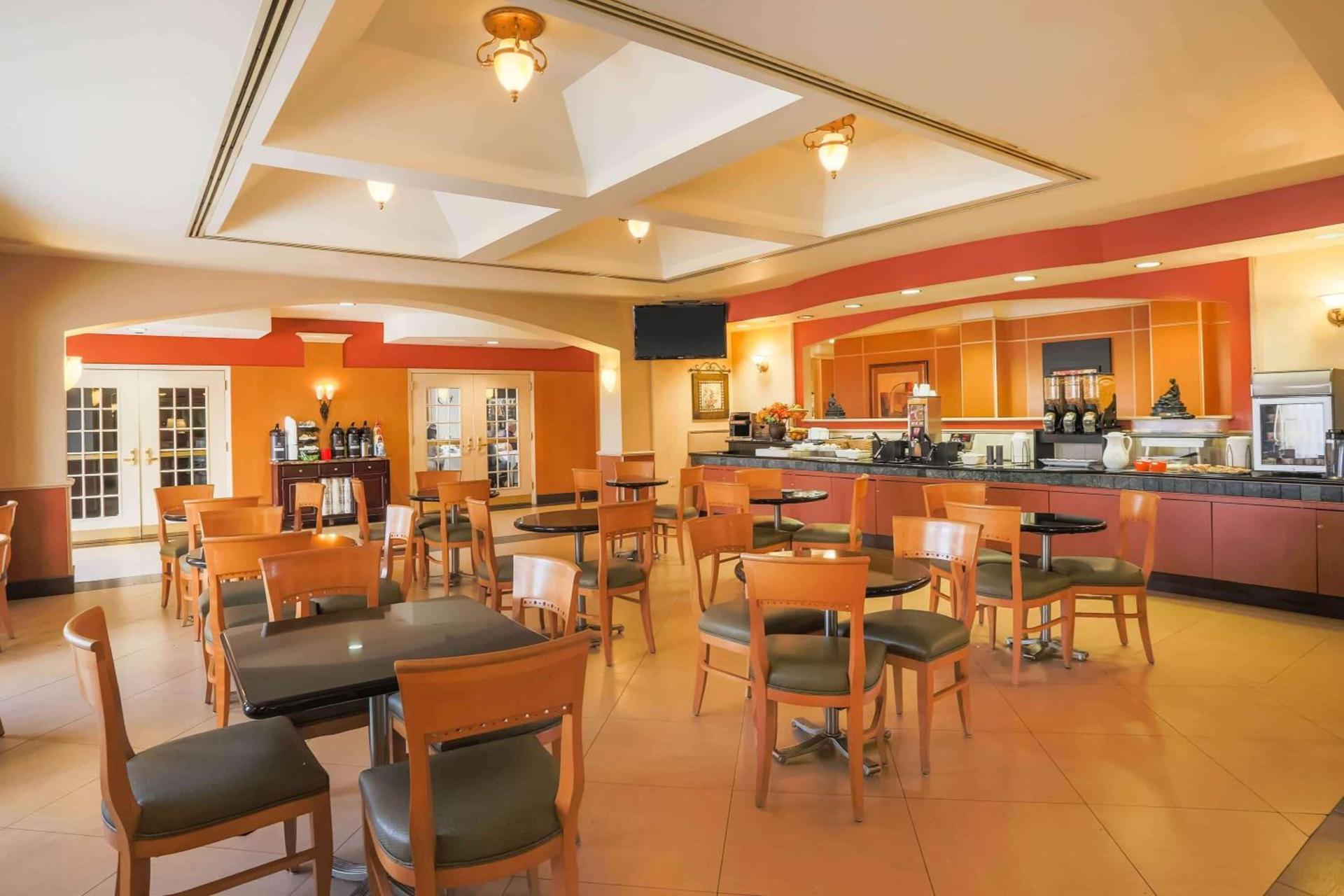 La Quinta by Wyndham Islip - MacArthur Airport photo 25