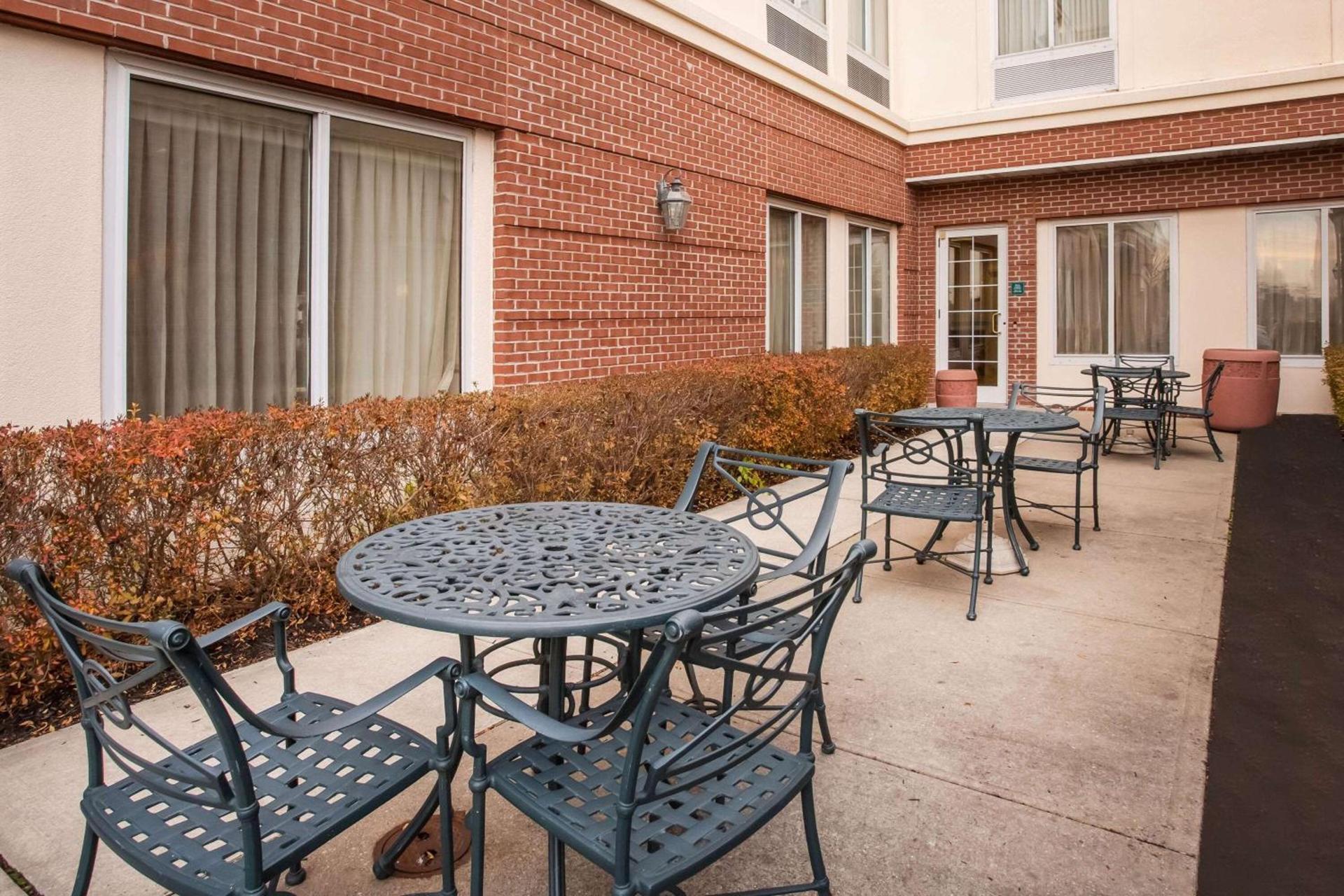 La Quinta by Wyndham Islip - MacArthur Airport photo 30