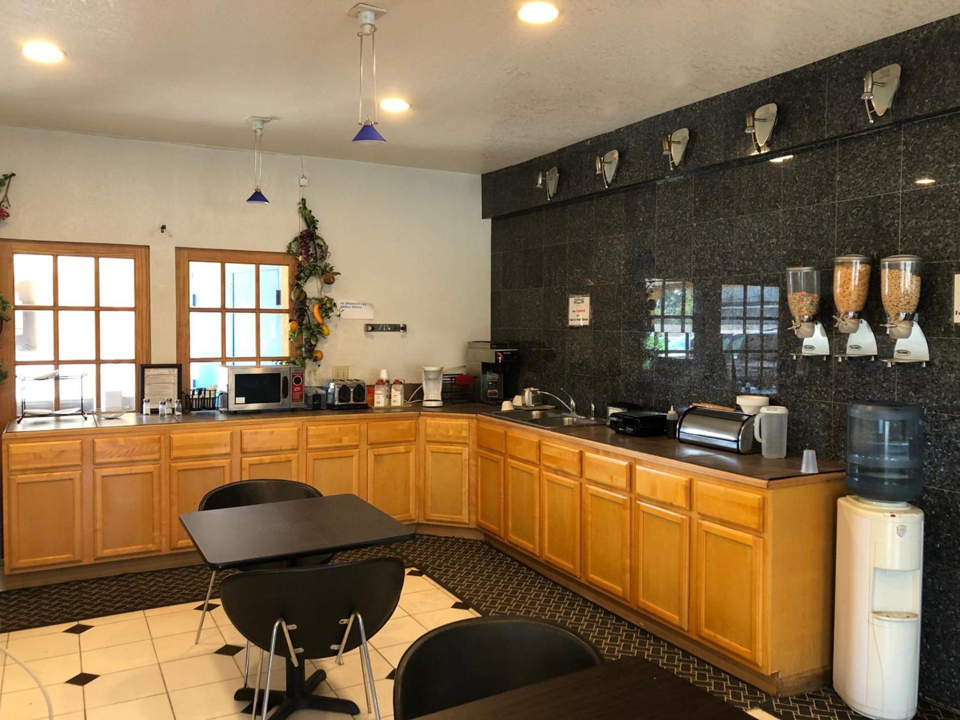 Capital inn photo 15