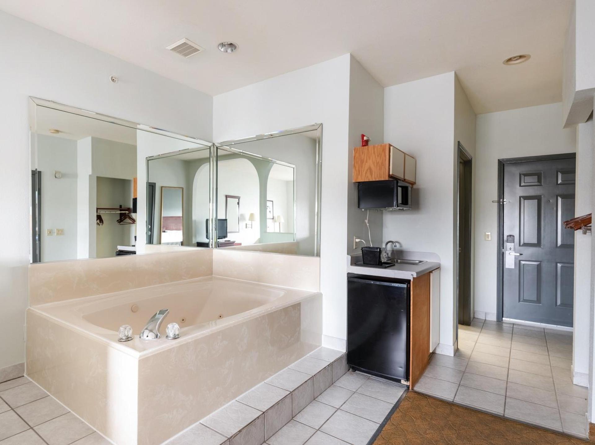Baymont by Wyndham Houston Brookhollow photo 50
