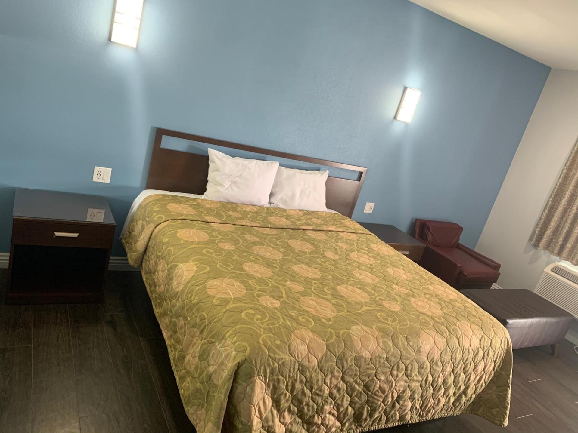 Crescent Inn photo 10