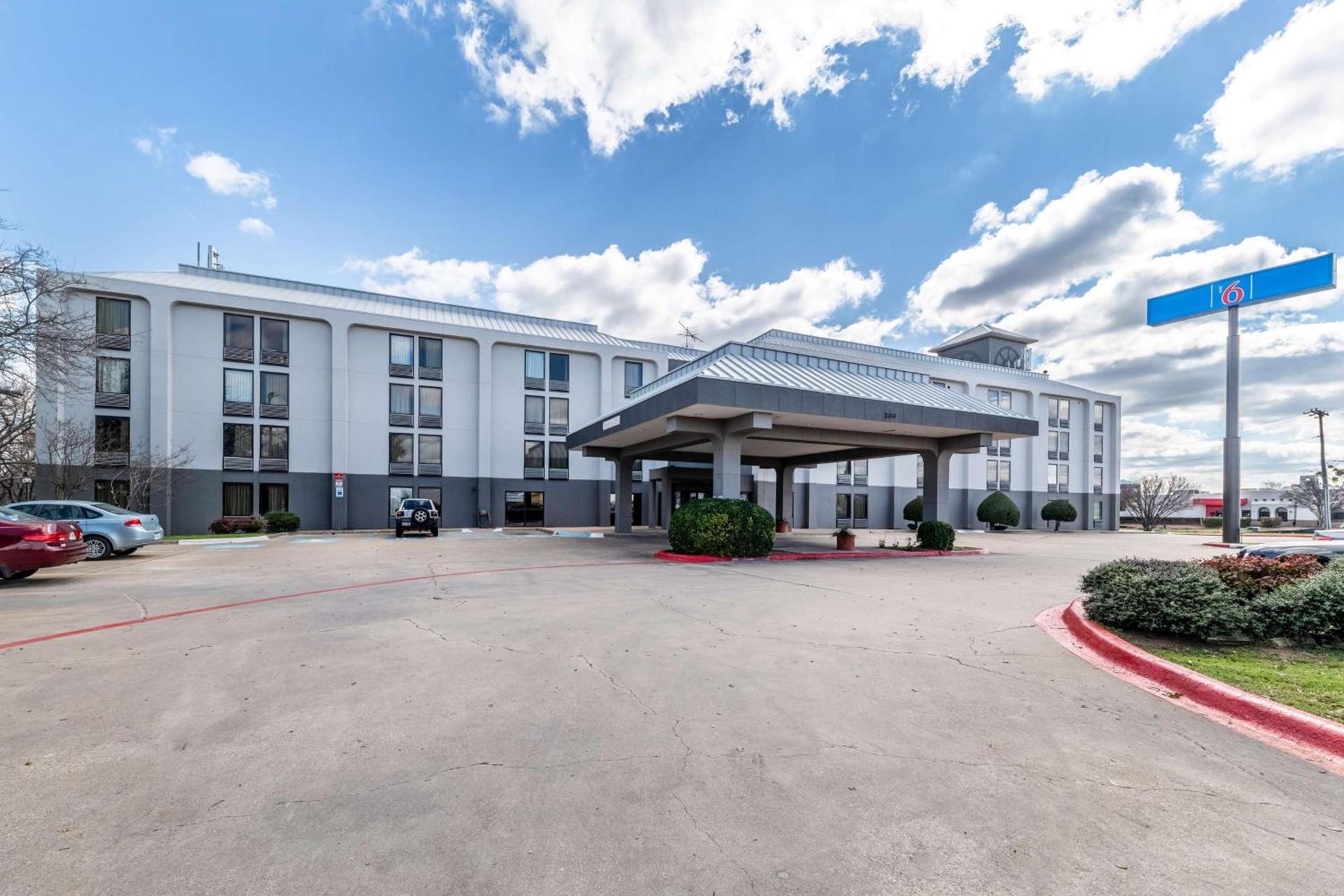 Motel 6-Lewisville, TX - Medical City photo 2