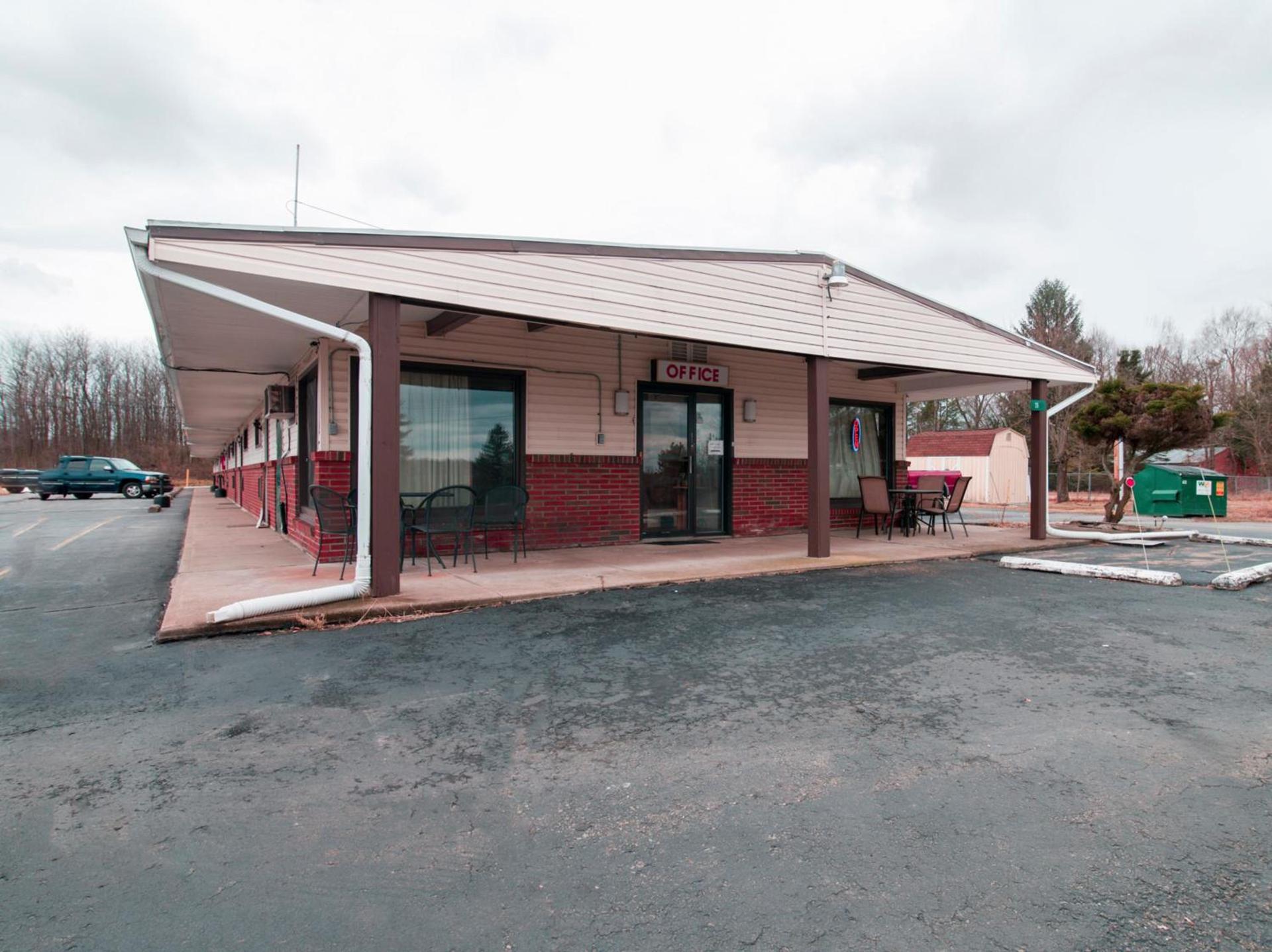 OYO Hotel Dalton PA I-81 photo 1