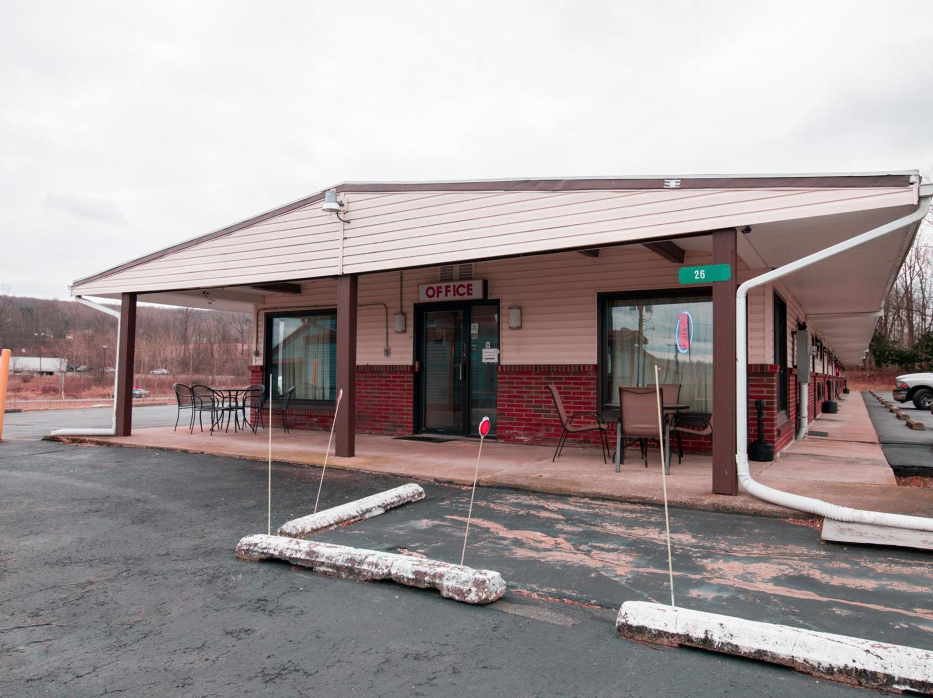 OYO Hotel Dalton PA I-81 photo 24