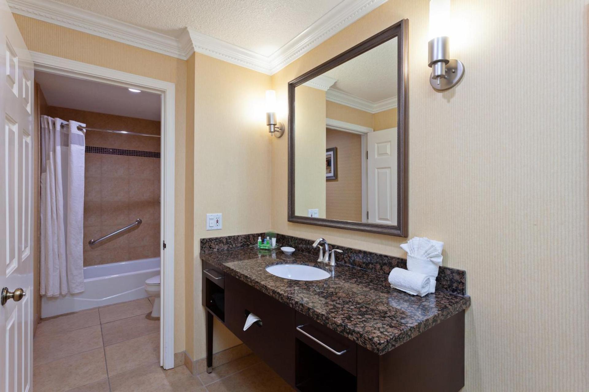Holiday Inn & Suites San Mateo - SFO by IHG photo 46