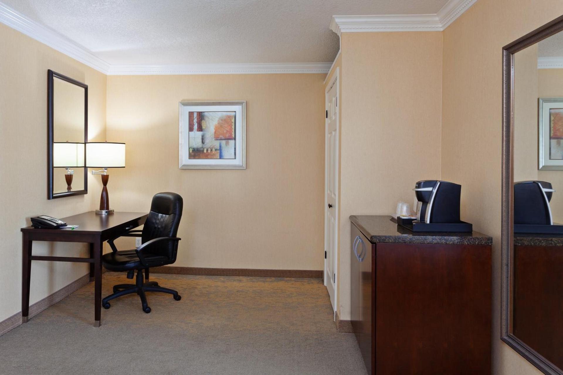Holiday Inn & Suites San Mateo - SFO by IHG photo 42