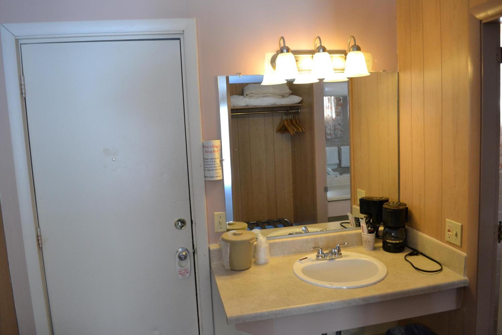 Parker's Motel photo 34