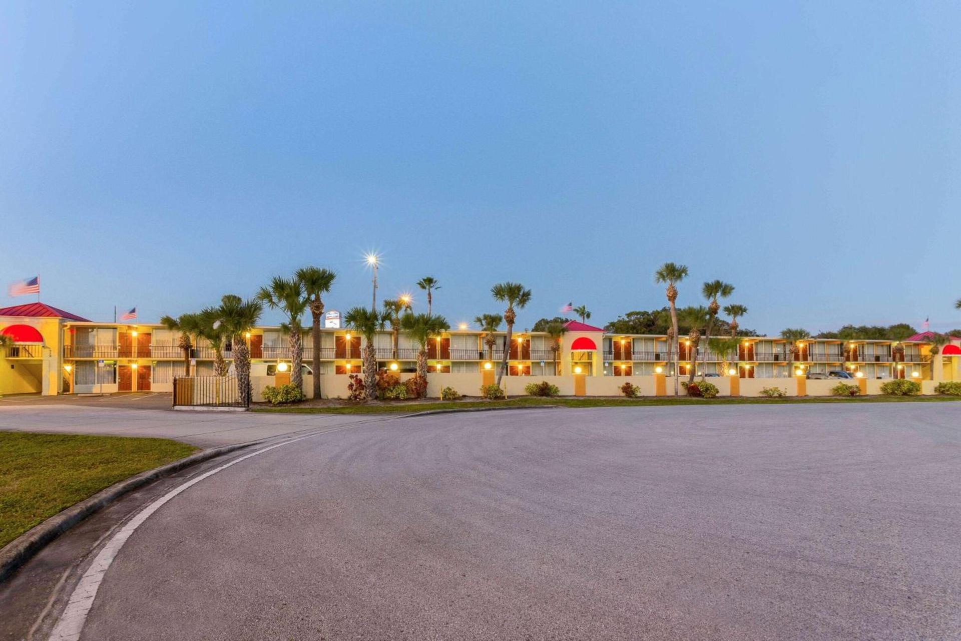 Howard Johnson by Wyndham Lakeland photo 17
