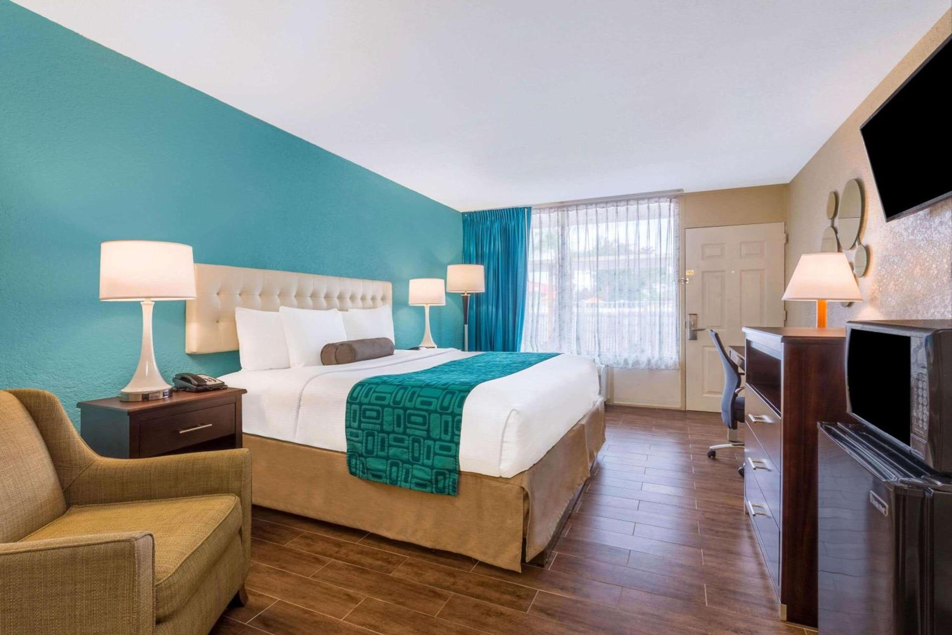 Howard Johnson by Wyndham Lakeland photo 24