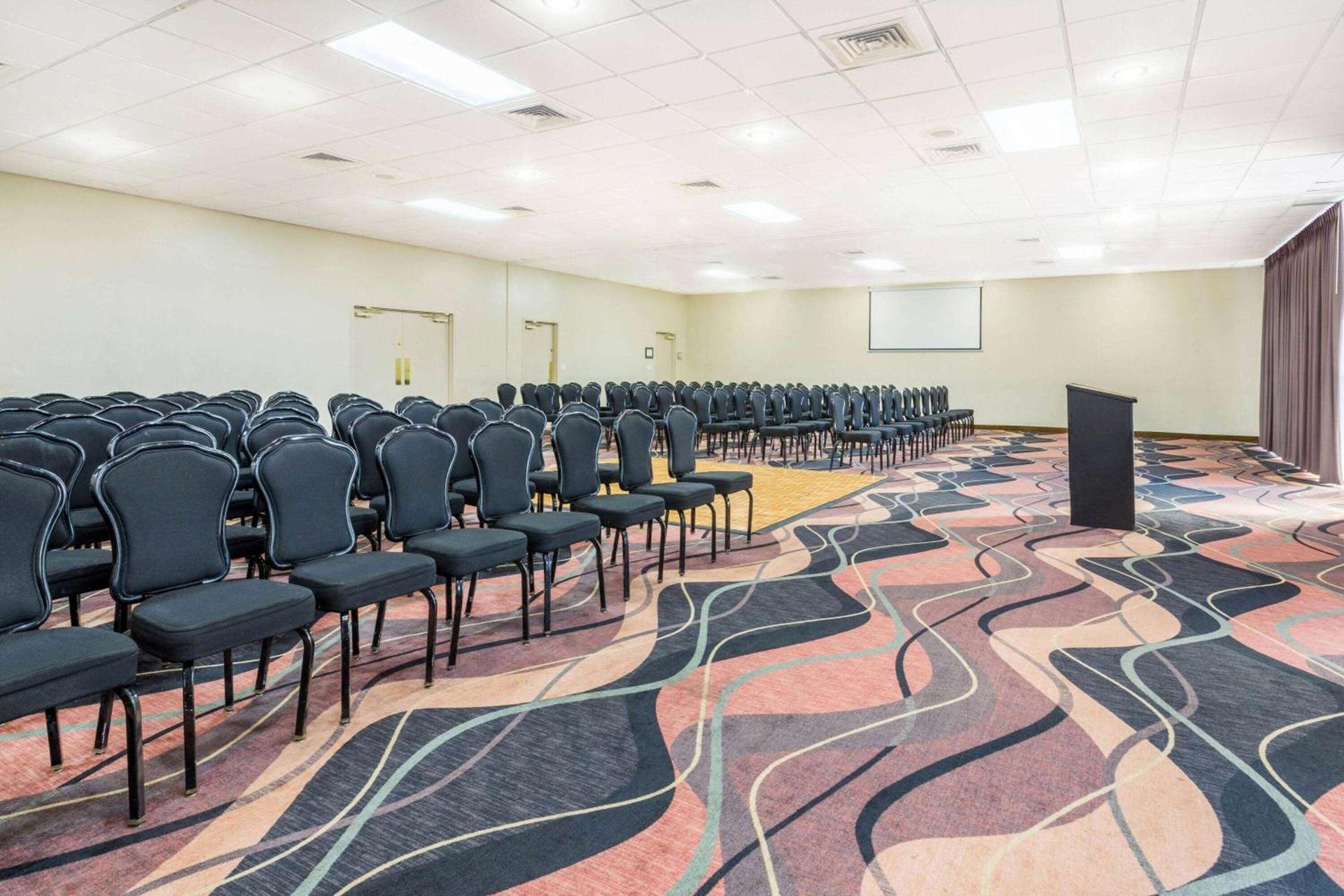 Howard Johnson by Wyndham Lakeland photo 7