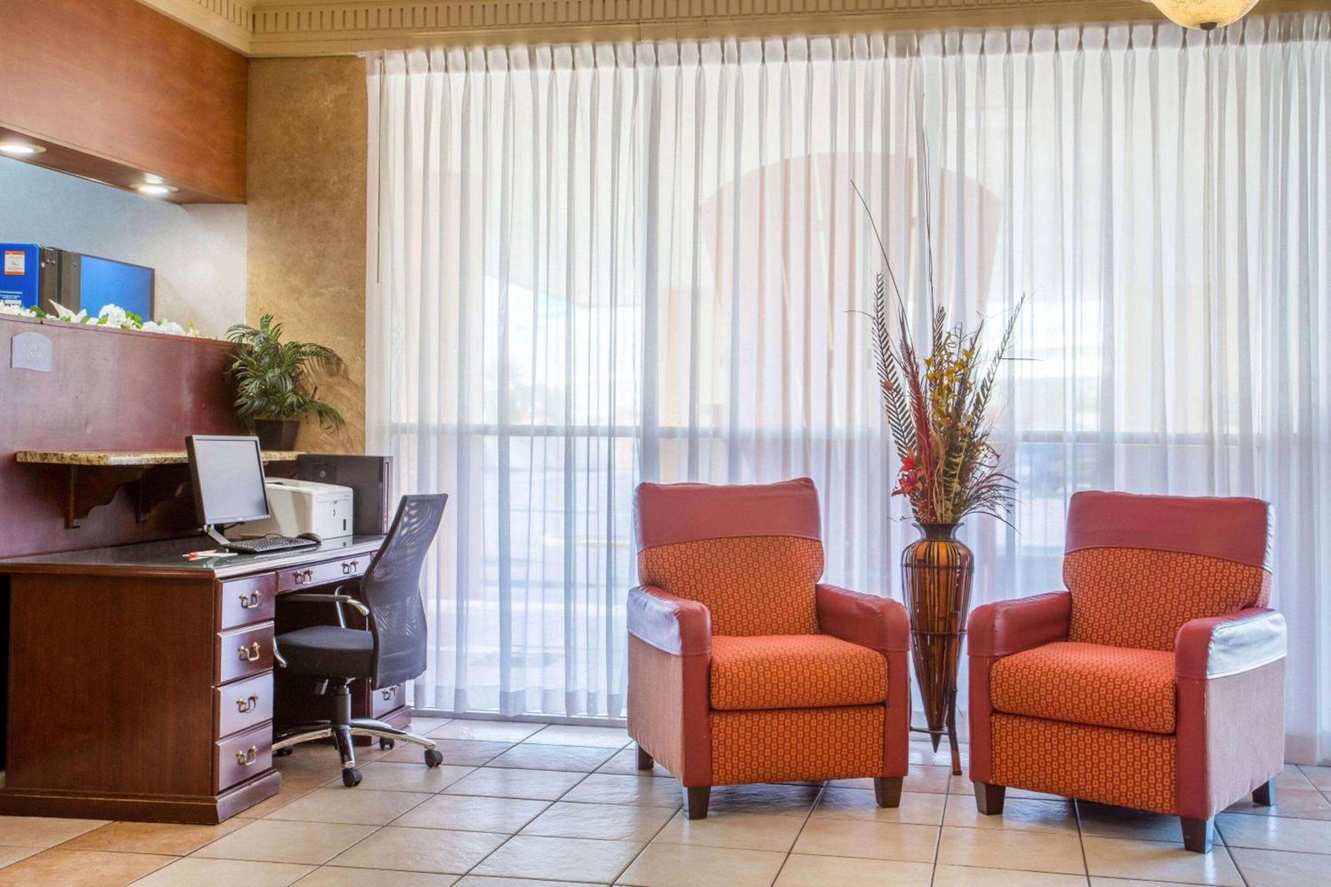 Howard Johnson by Wyndham Lakeland photo 28