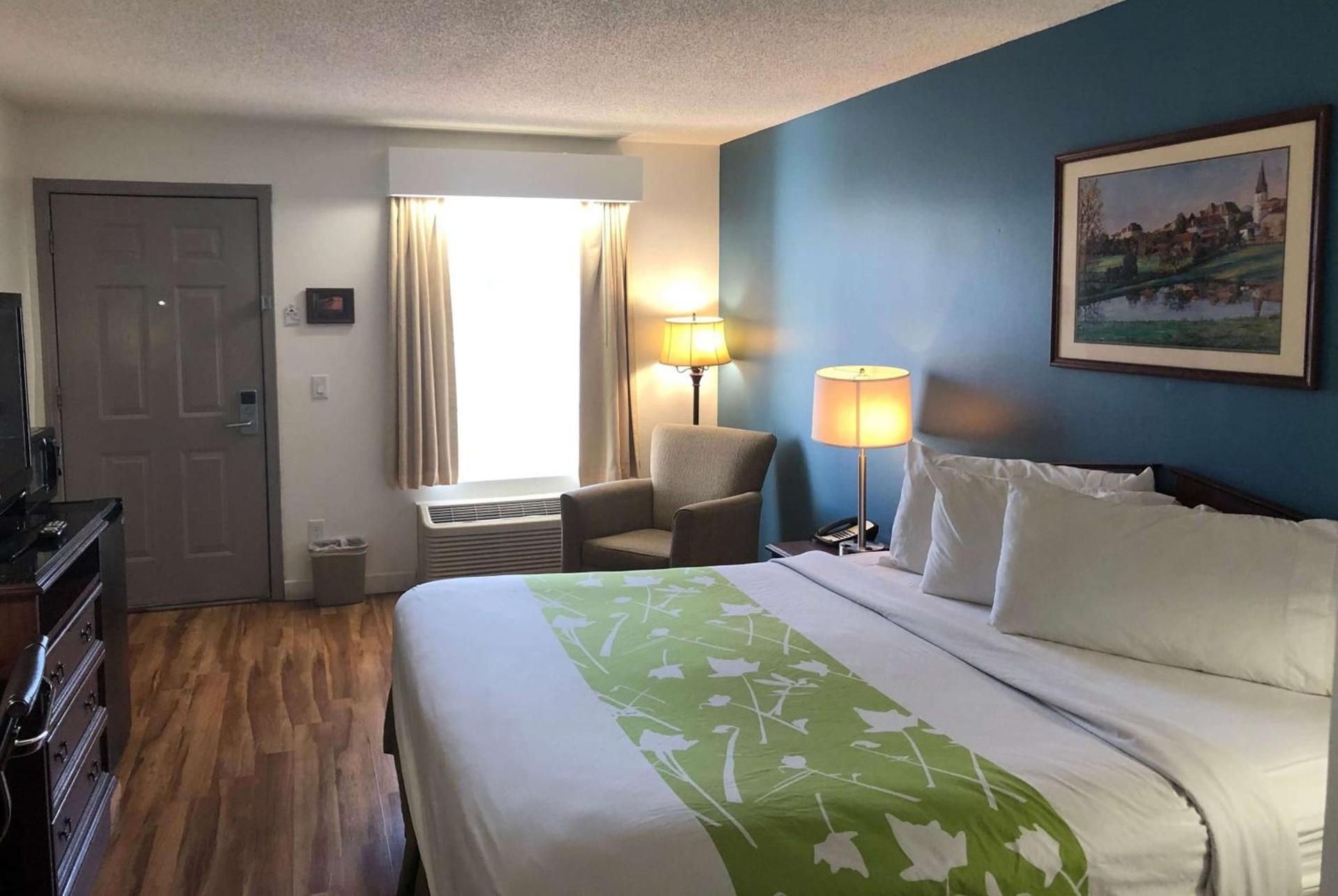 Baymont by Wyndham Roanoke Rapids photo 16