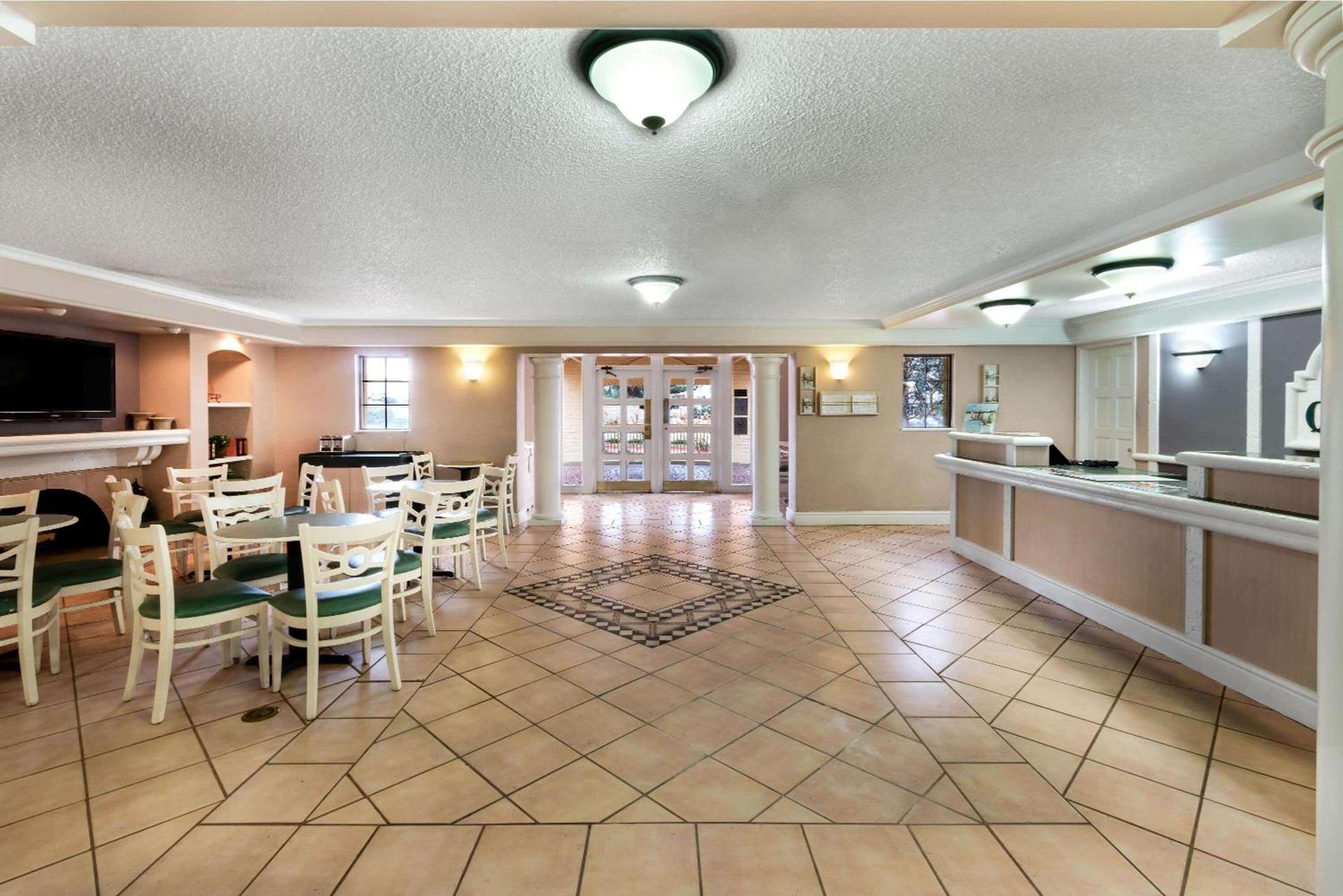 La Quinta Inn by Wyndham Albuquerque Northeast photo 5