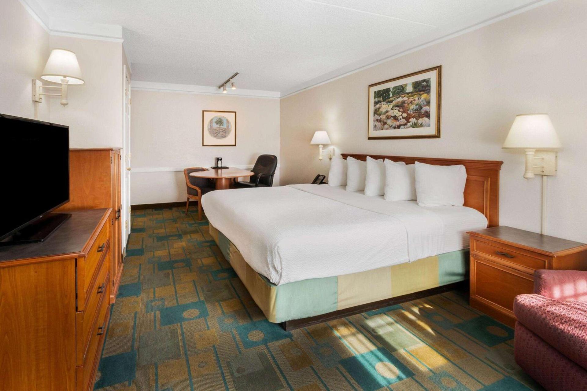 La Quinta Inn by Wyndham Albuquerque Northeast photo 11