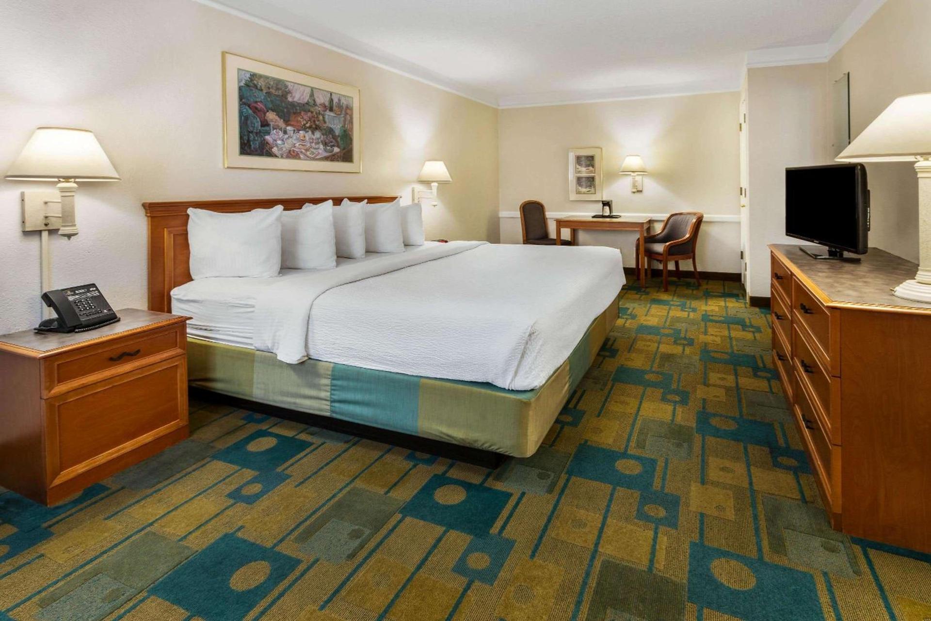 La Quinta Inn by Wyndham Albuquerque Northeast photo 13