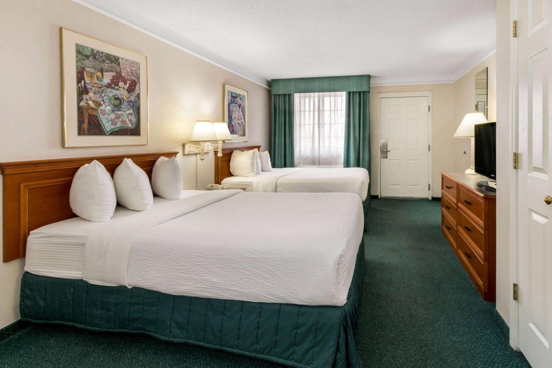 La Quinta Inn by Wyndham Albuquerque Northeast photo 17