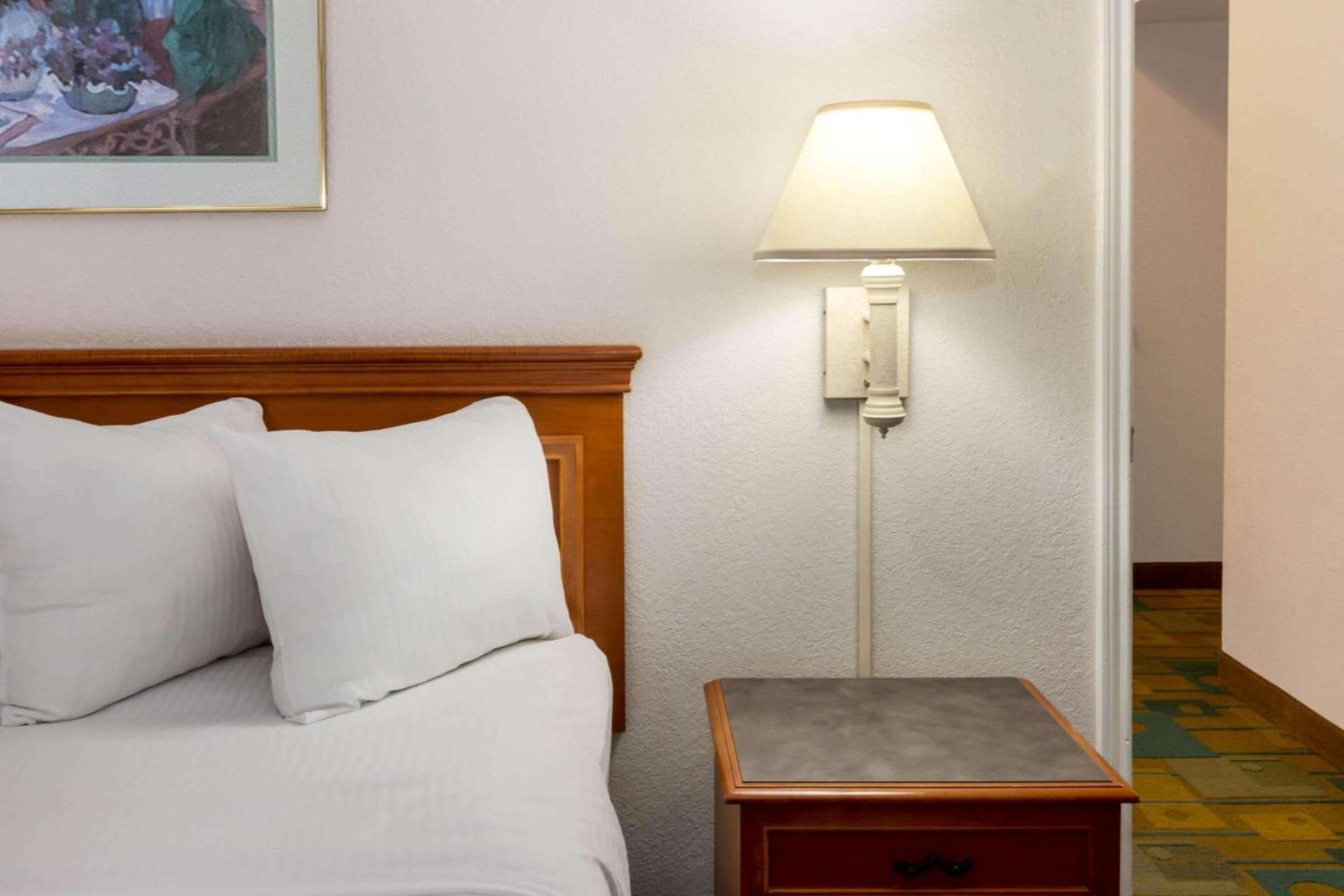 La Quinta Inn by Wyndham Albuquerque Northeast photo 19