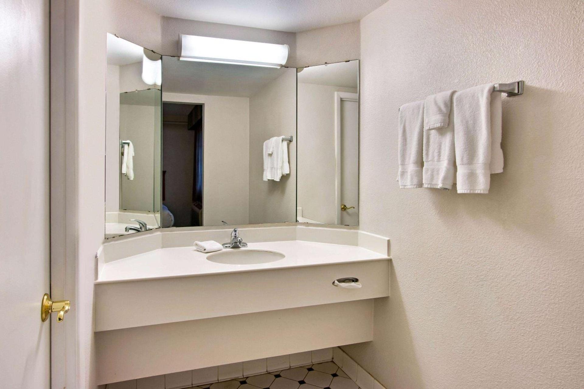 La Quinta Inn by Wyndham Albuquerque Airport photo 47