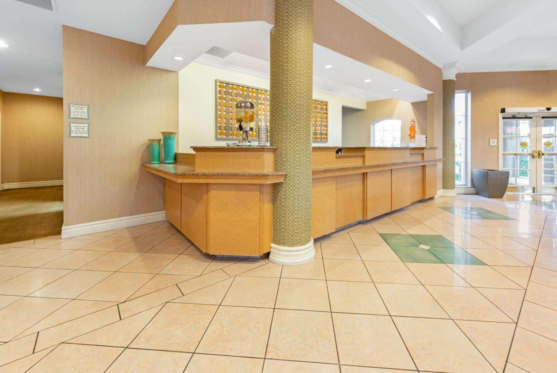 La Quinta by Wyndham USF (Near Busch Gardens) photo 9