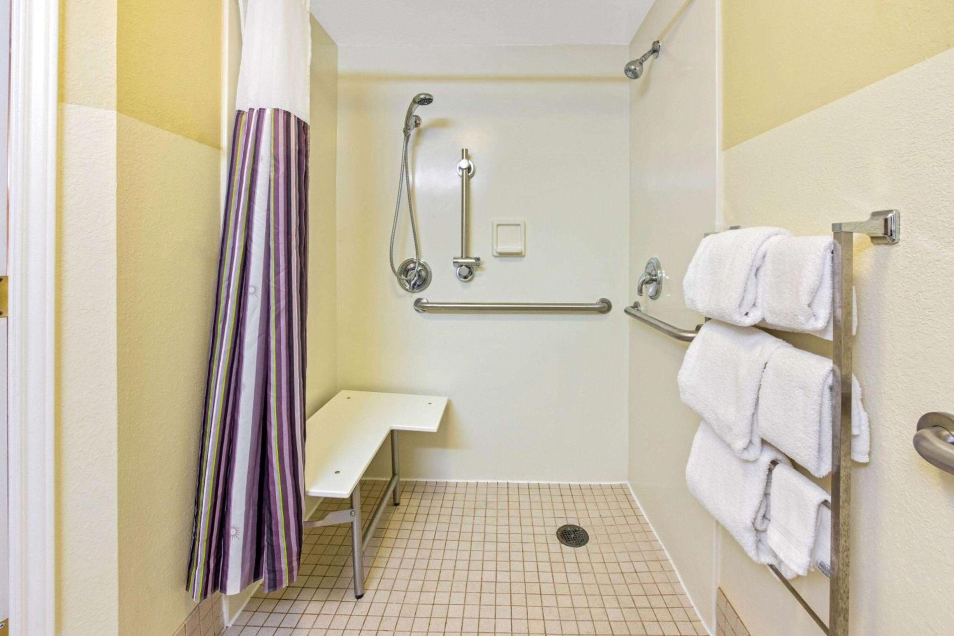 La Quinta by Wyndham USF (Near Busch Gardens) photo 19