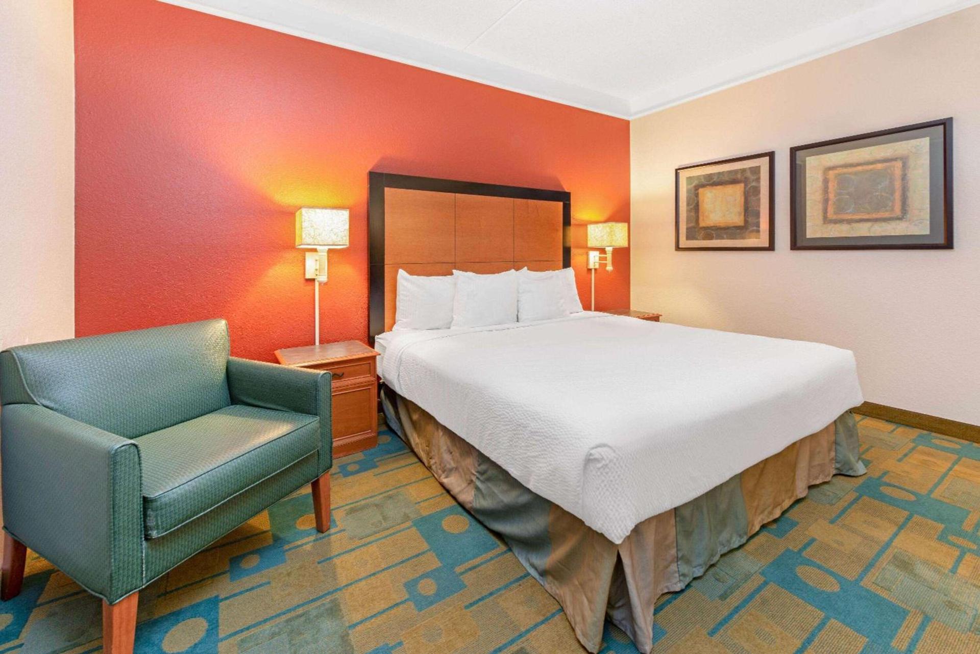 La Quinta by Wyndham USF (Near Busch Gardens) photo 29
