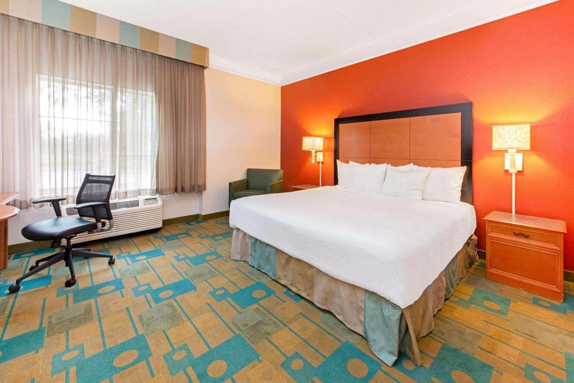 La Quinta by Wyndham USF (Near Busch Gardens) photo 28