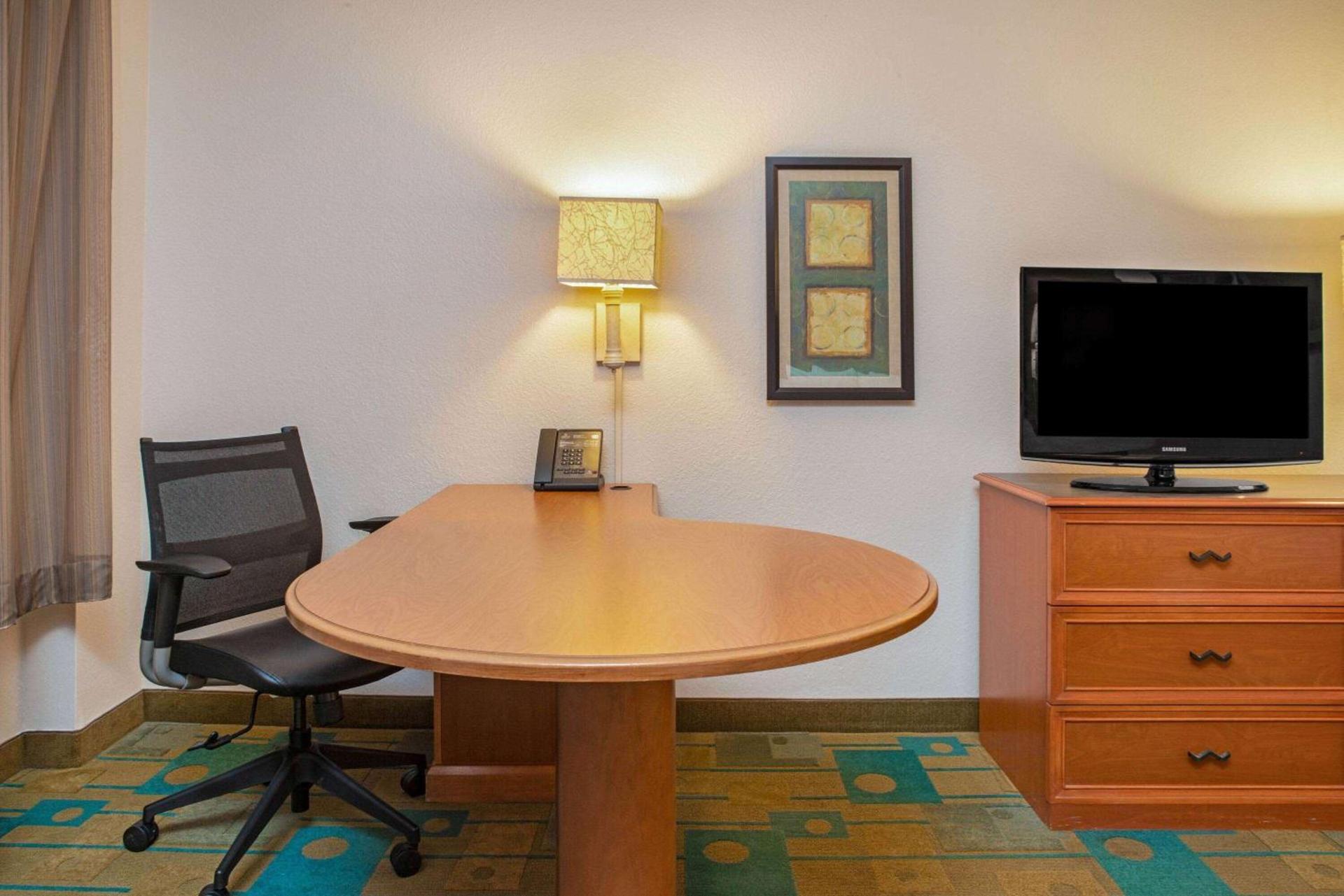 La Quinta by Wyndham USF (Near Busch Gardens) photo 31