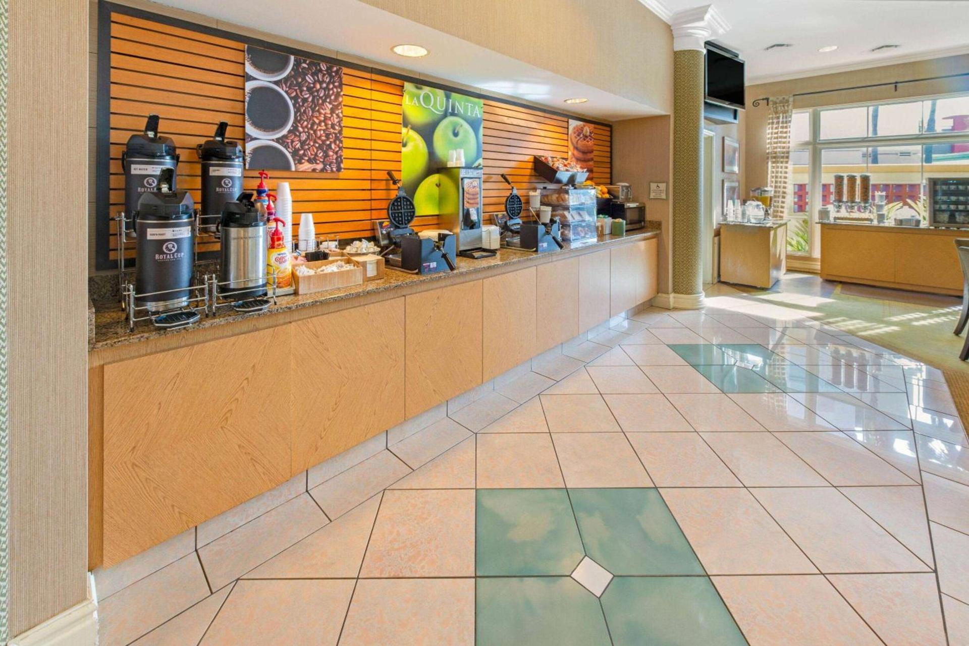 La Quinta by Wyndham USF (Near Busch Gardens) photo 44
