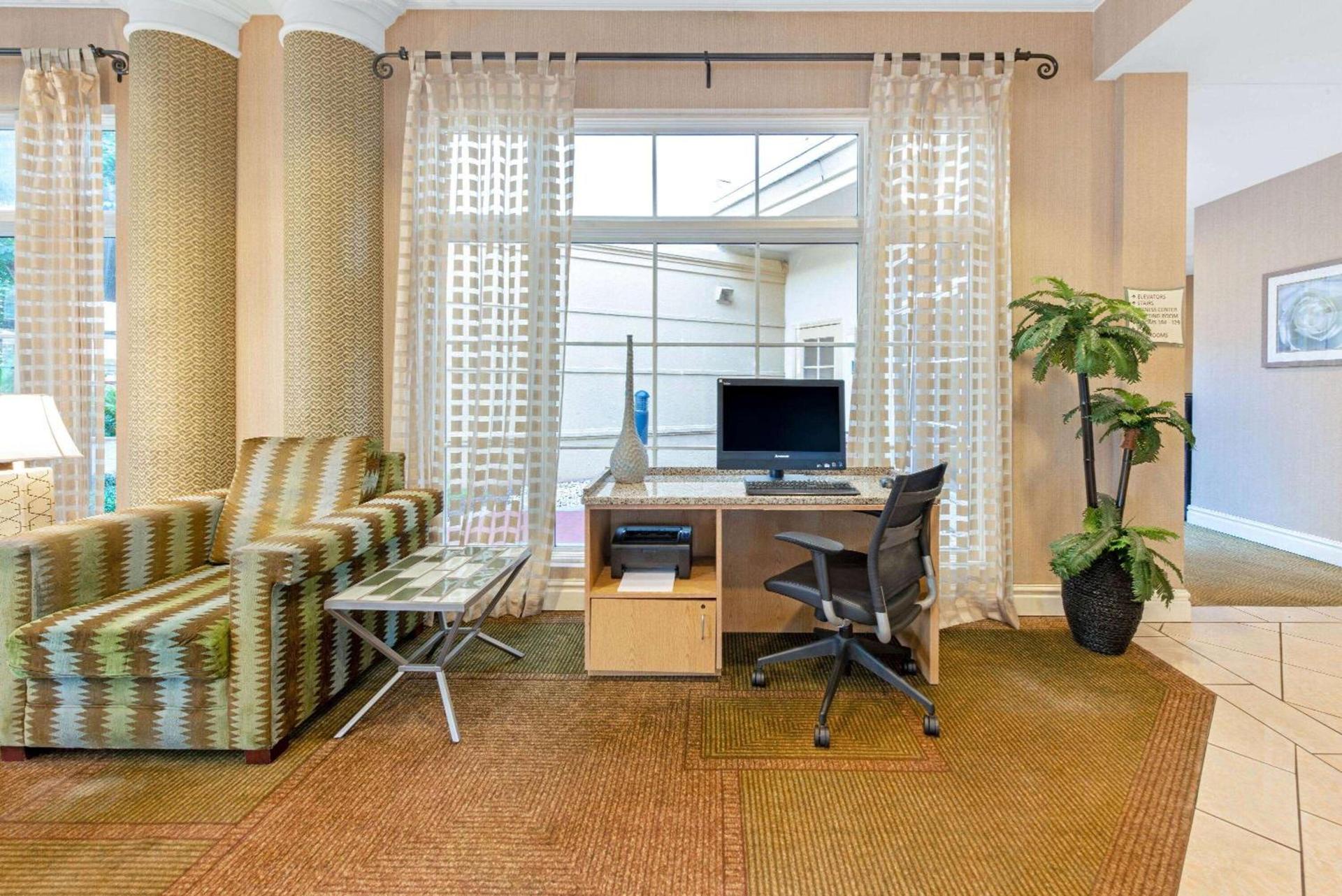 La Quinta by Wyndham USF (Near Busch Gardens) photo 49