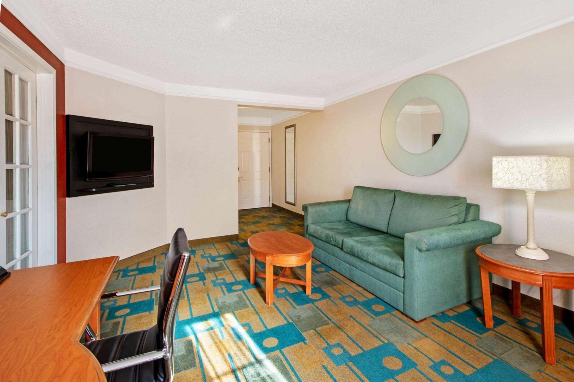 La Quinta by Wyndham Albuquerque West photo 8