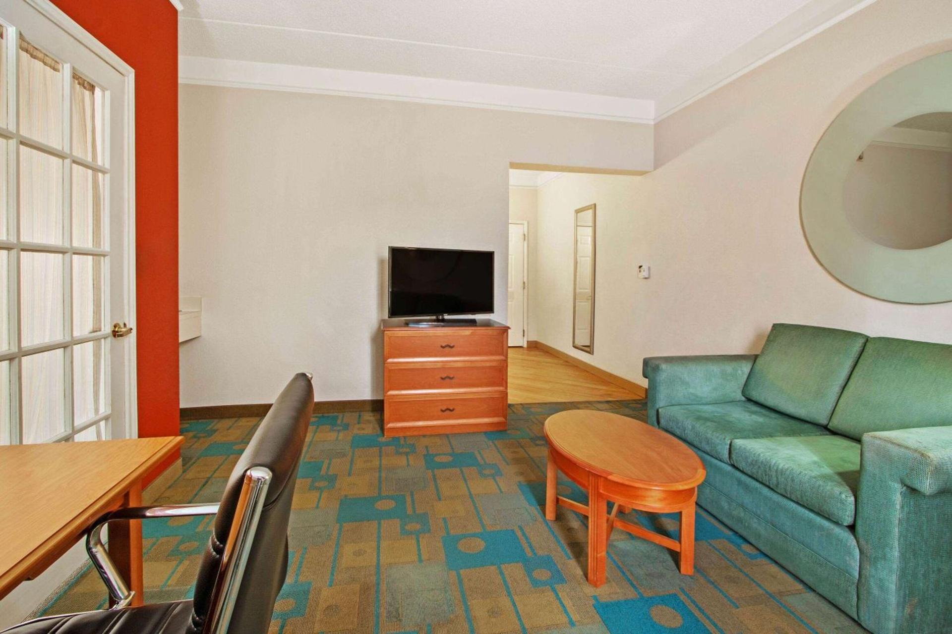 La Quinta by Wyndham Albuquerque West photo 11