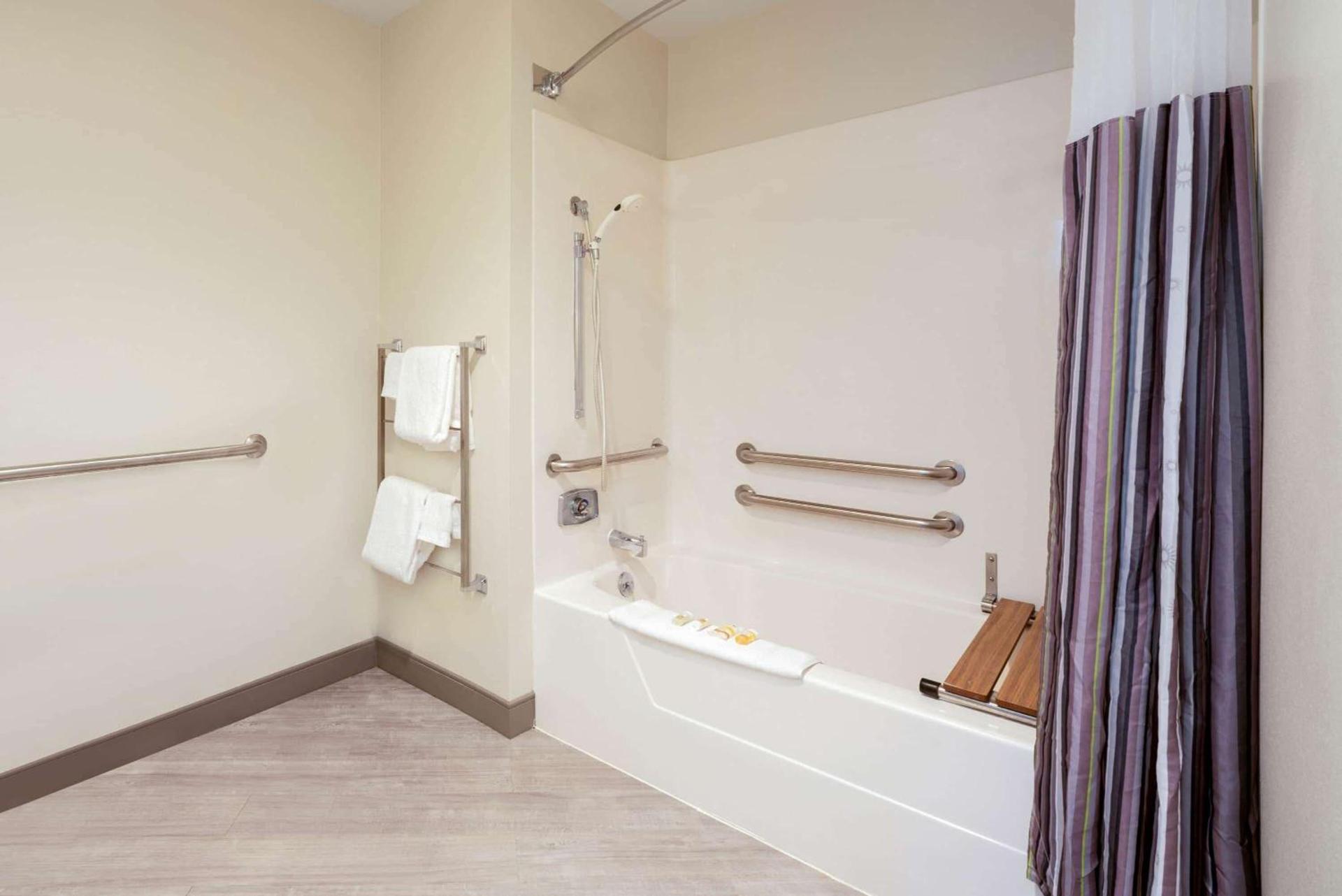 La Quinta by Wyndham Cleveland Macedonia photo 47