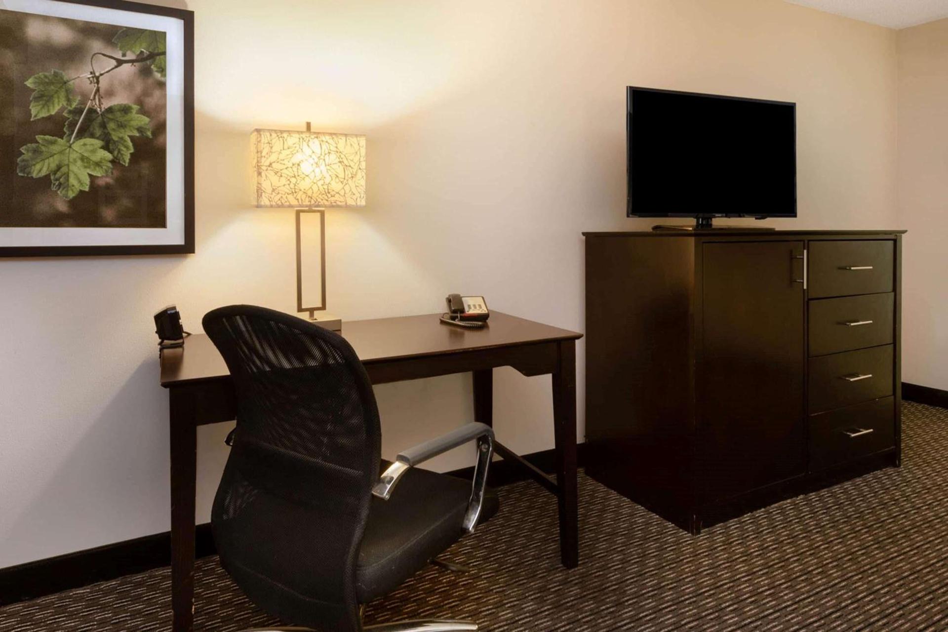La Quinta by Wyndham Cleveland Macedonia photo 49