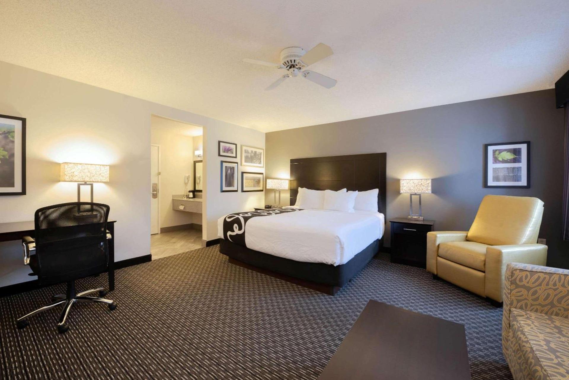 La Quinta by Wyndham Cleveland Macedonia photo 54