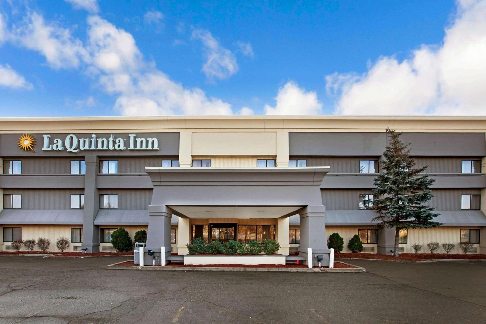 La Quinta Inn by Wyndham Detroit Canton photo 2